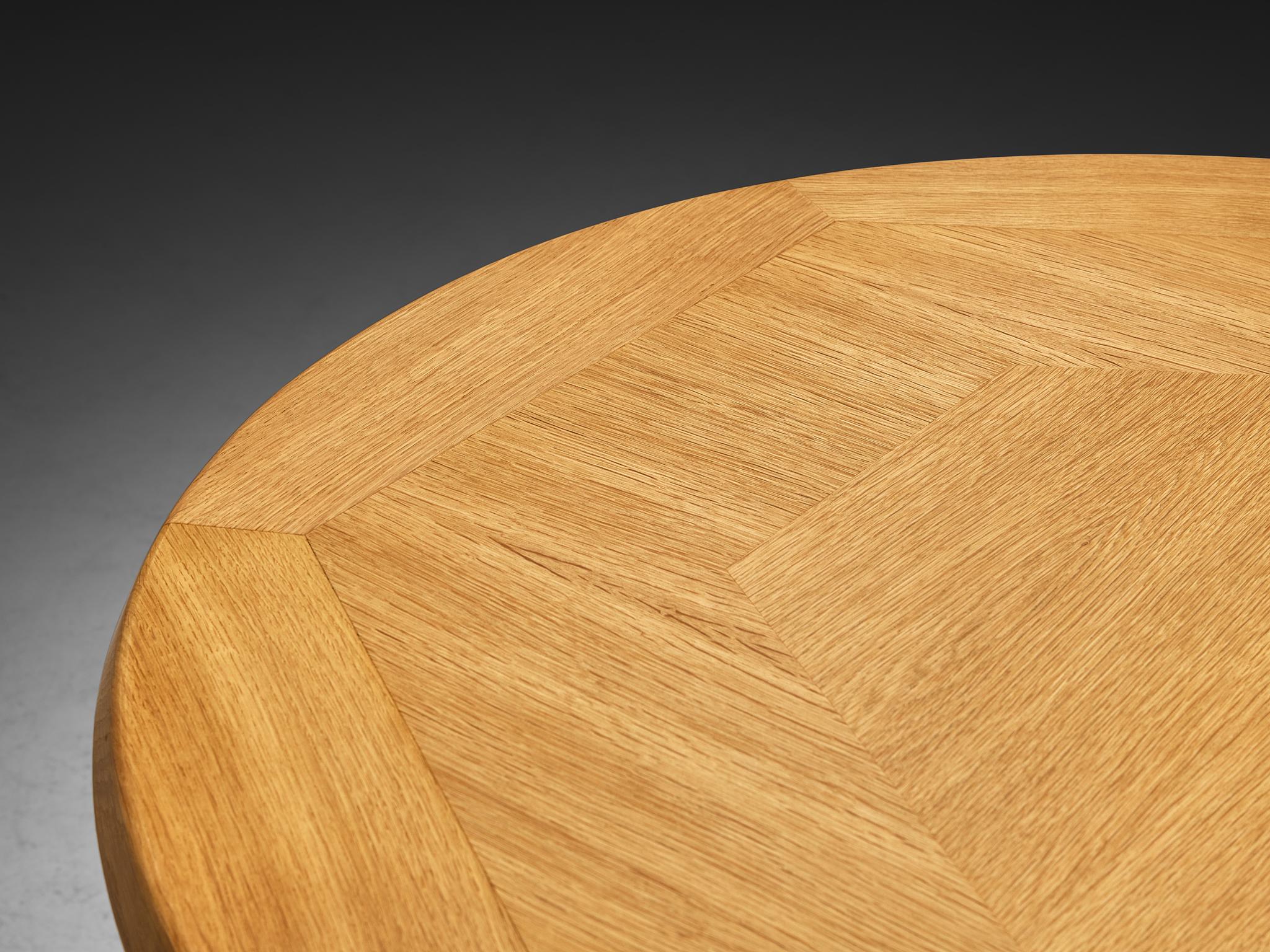 Guillerme & Chambron Table de salle à manger ovale à rallonge 'Elmyre' en Oak en vente 5