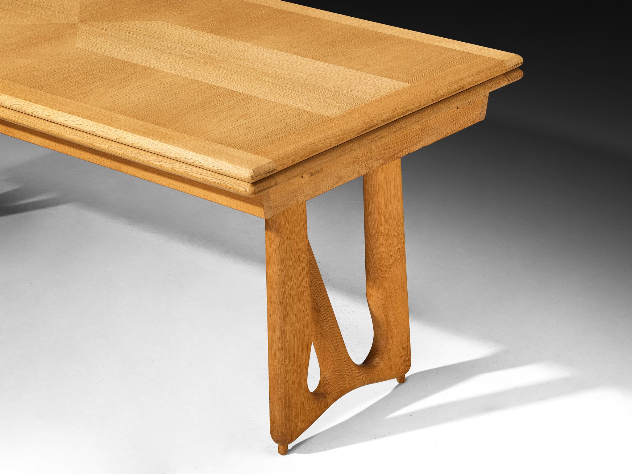 Guillerme & Chambron Extendable 'L'Italienne' Dining Table in Solid Oak For Sale 1
