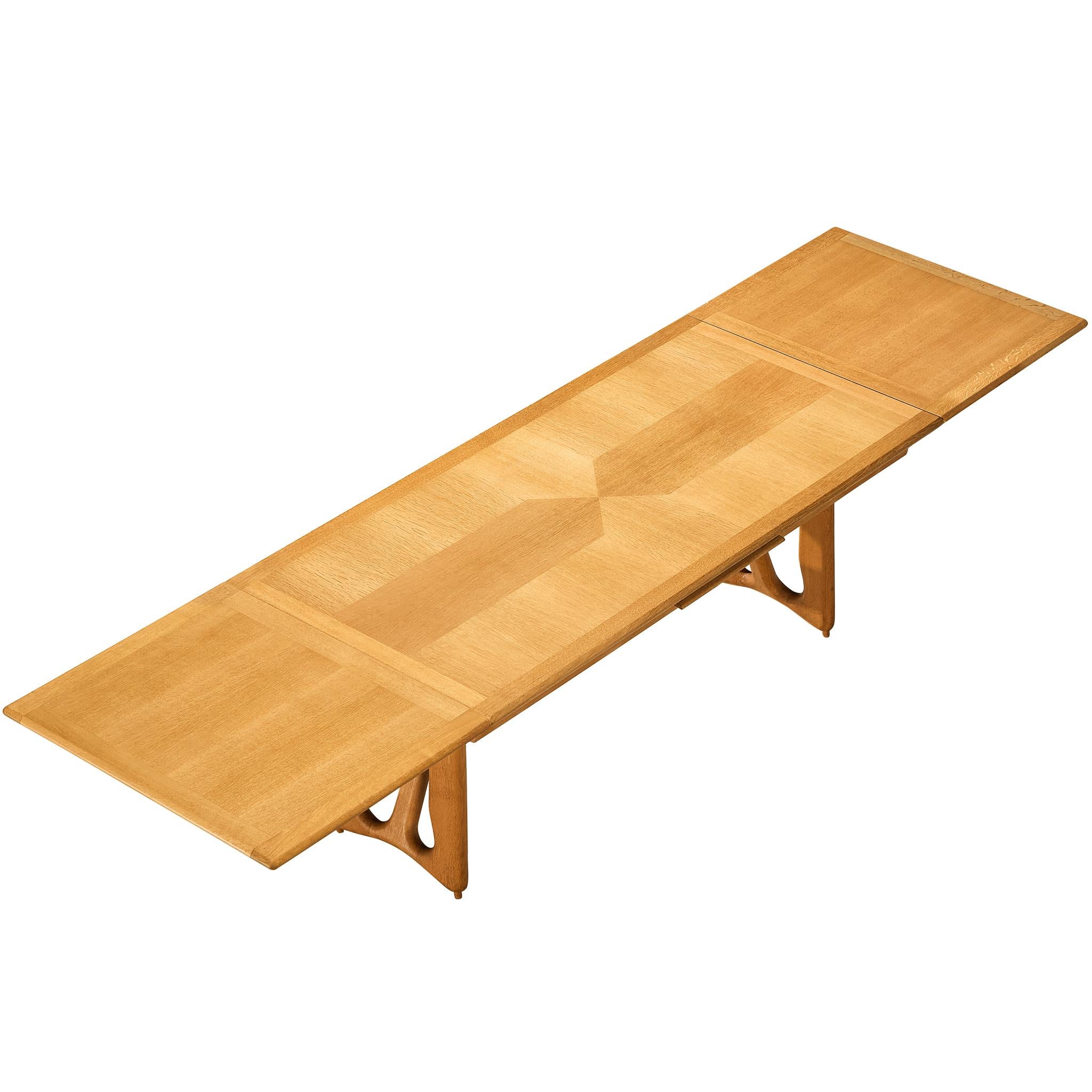 Guillerme & Chambron Extendable 'L'Italienne' Dining Table in Solid Oak For Sale