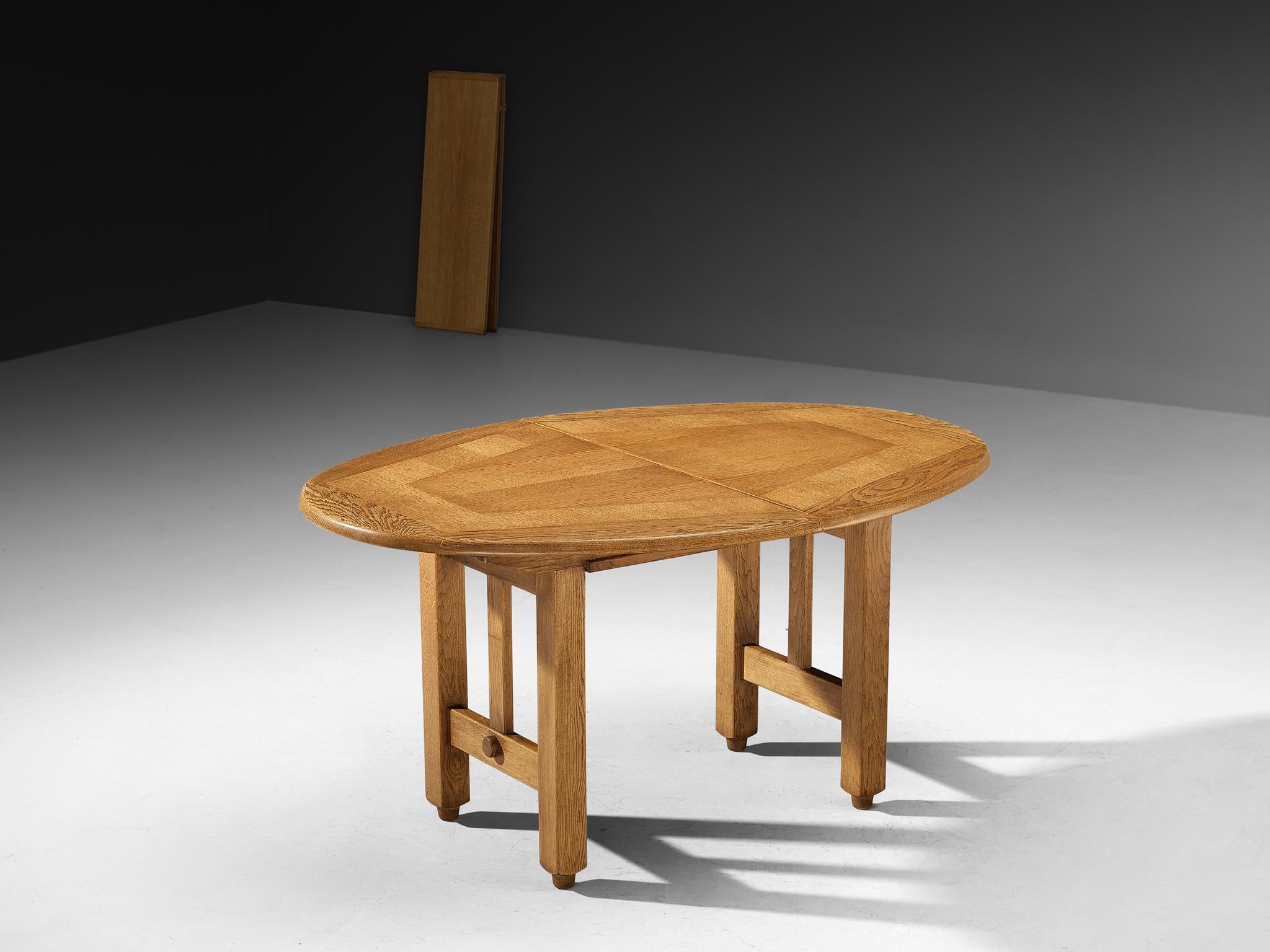 Guillerme & Chambron Extendable Round Dining Table in Oak For Sale 2