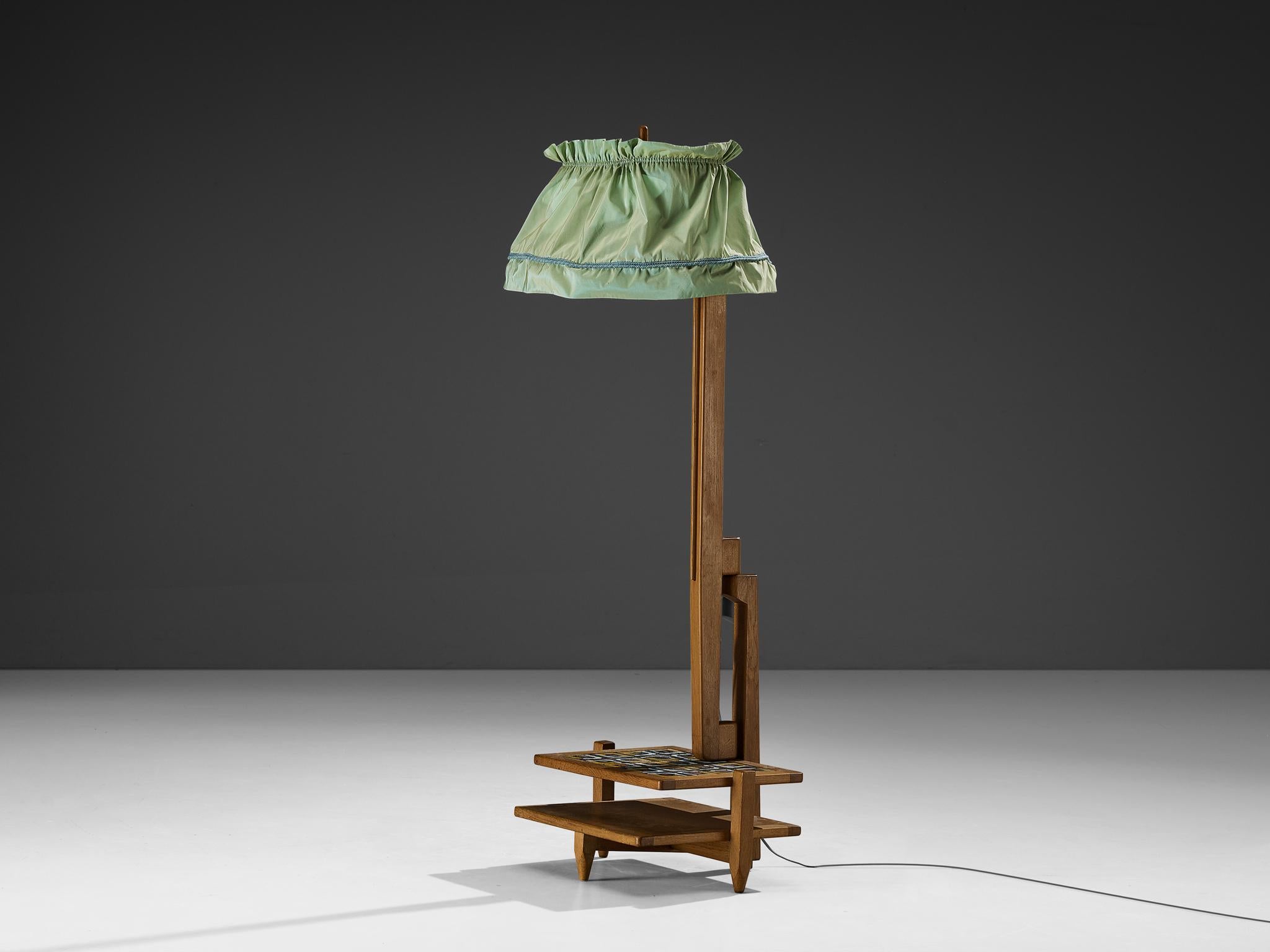 Lampadaire Guillerme & Chambron avec table d'appoint intégrée en vente 1