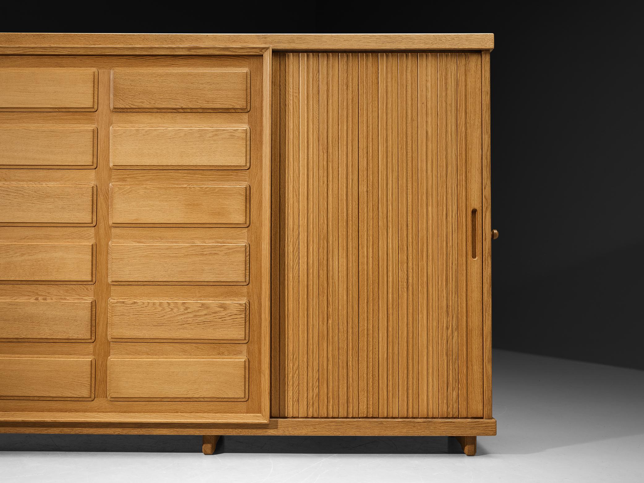 Großer Schrank oder Kleiderschrank von Guillerme & Chambron für Votre Maison im Zustand „Gut“ im Angebot in Waalwijk, NL