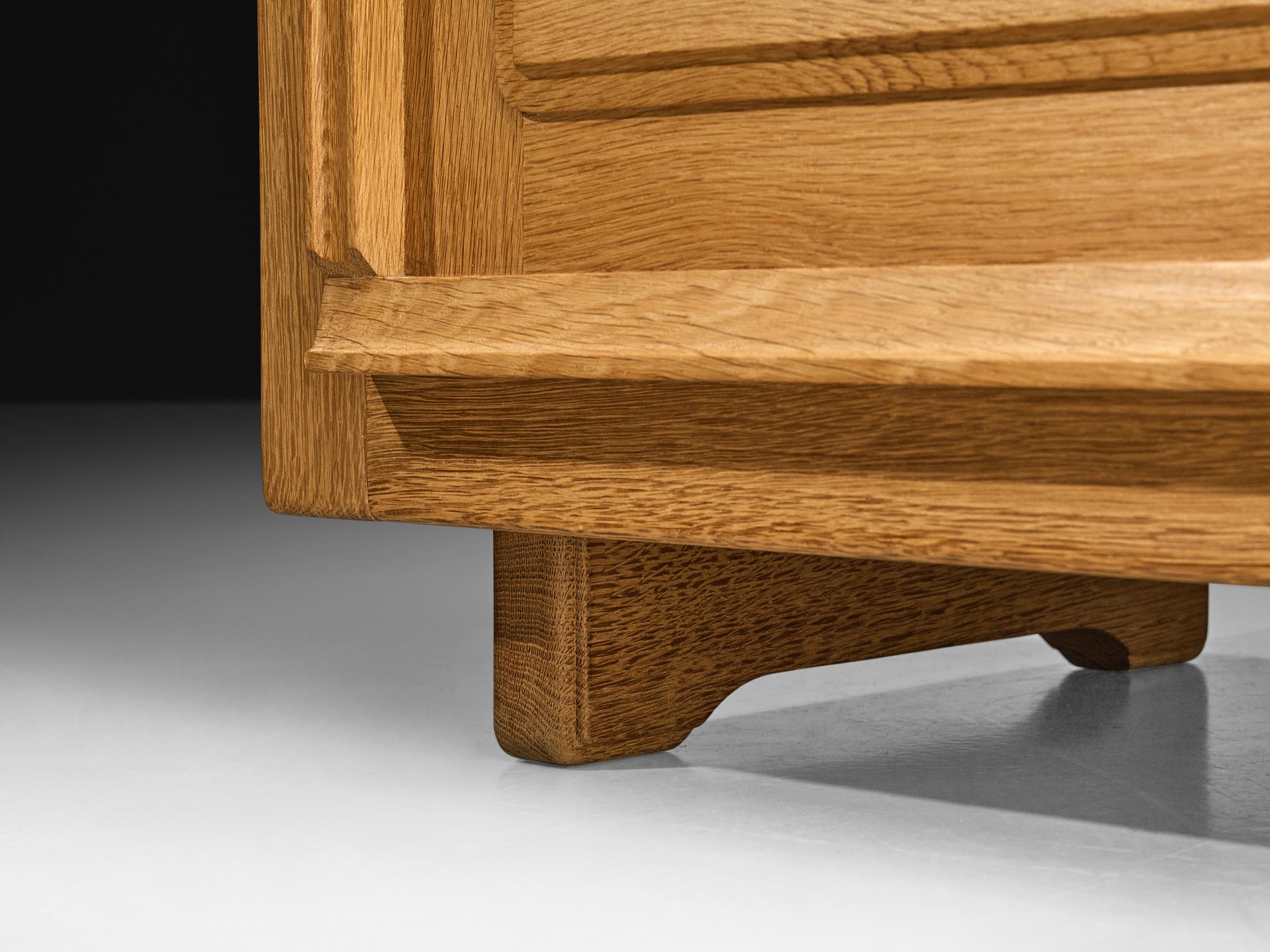 Großer Schrank oder Kleiderschrank von Guillerme & Chambron für Votre Maison (Eichenholz) im Angebot