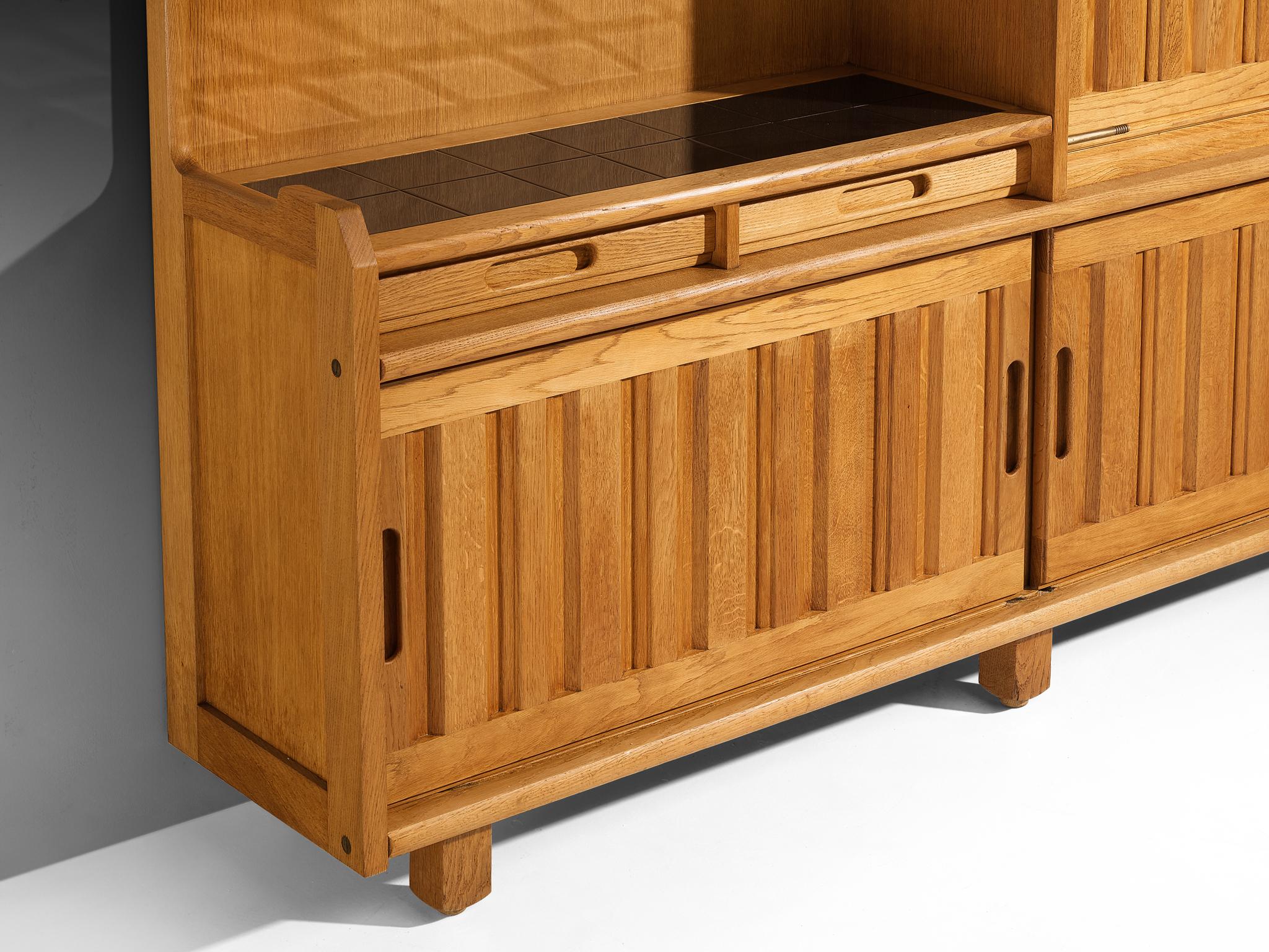 Credenza Guillerme & Chambron per Votre Maison in Oak con intarsio di piastrelle in vendita 4