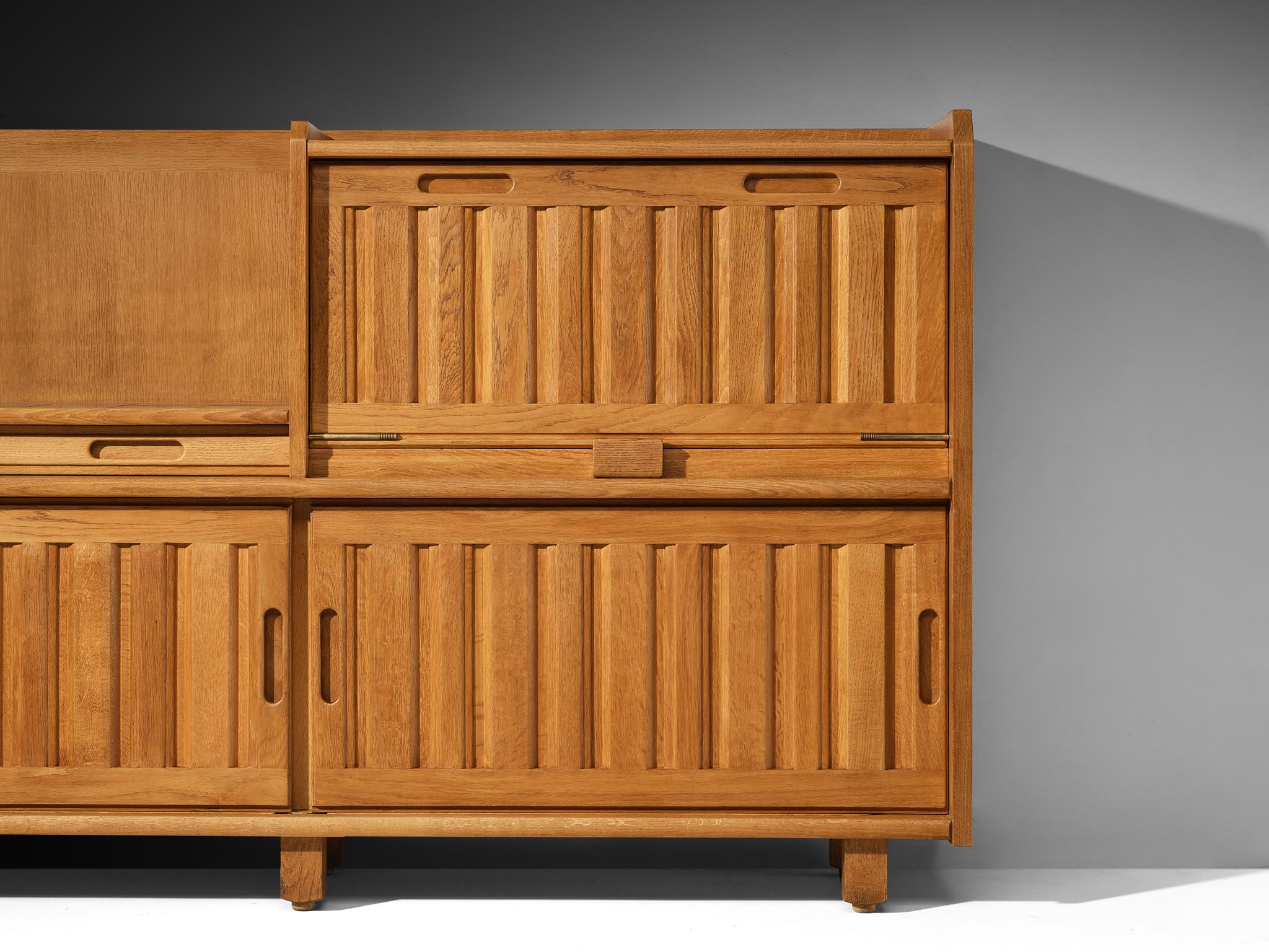 Mid-Century moderno Credenza Guillerme & Chambron per Votre Maison in Oak con intarsio di piastrelle in vendita