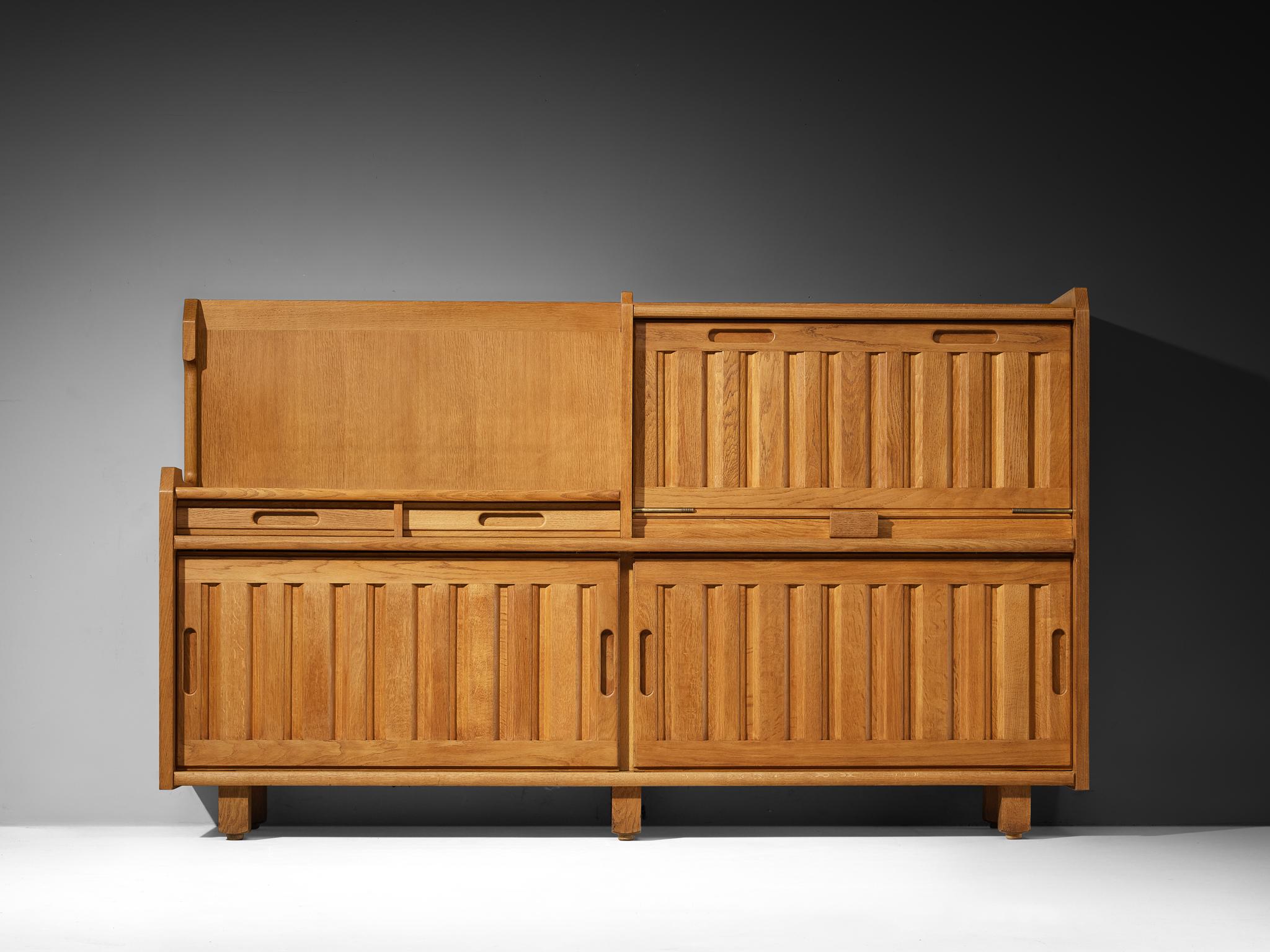Metà XX secolo Credenza Guillerme & Chambron per Votre Maison in Oak con intarsio di piastrelle in vendita