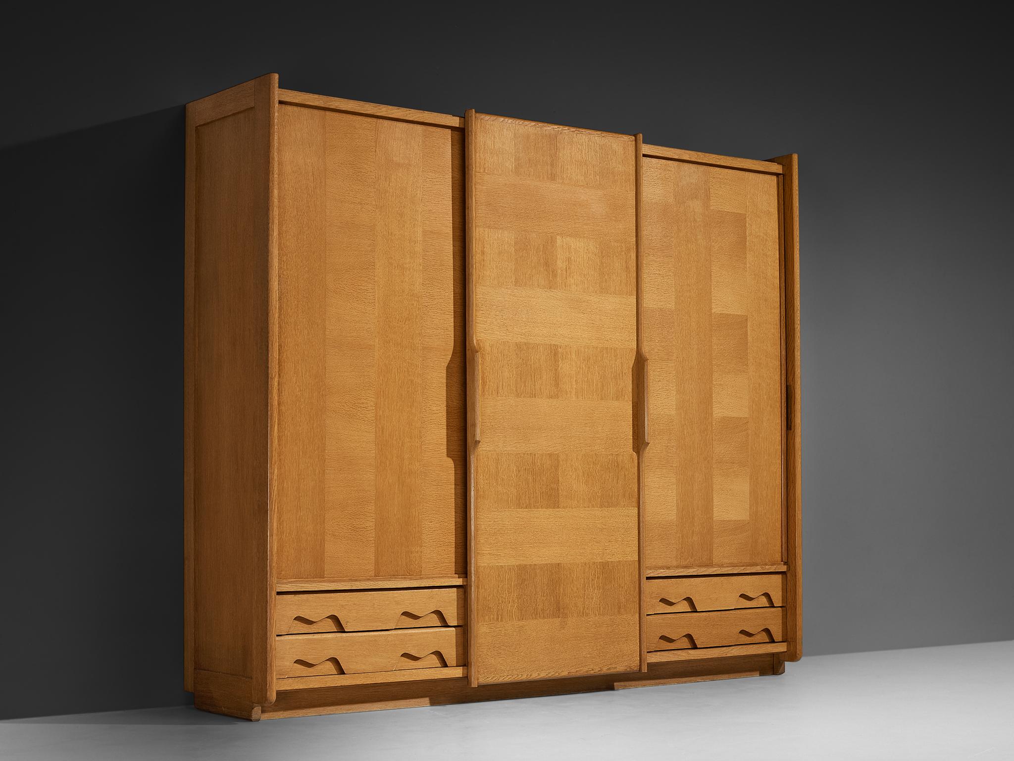 Guillerme & Chambron for Votre Maison Wardrobe in Oak mediados del siglo XX en venta