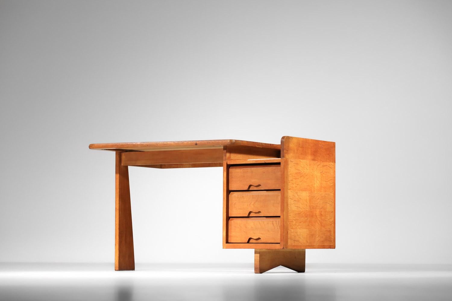 Mid-20th Century Guillerme & Chambron French desk in solid oak from the 60's perfect condition