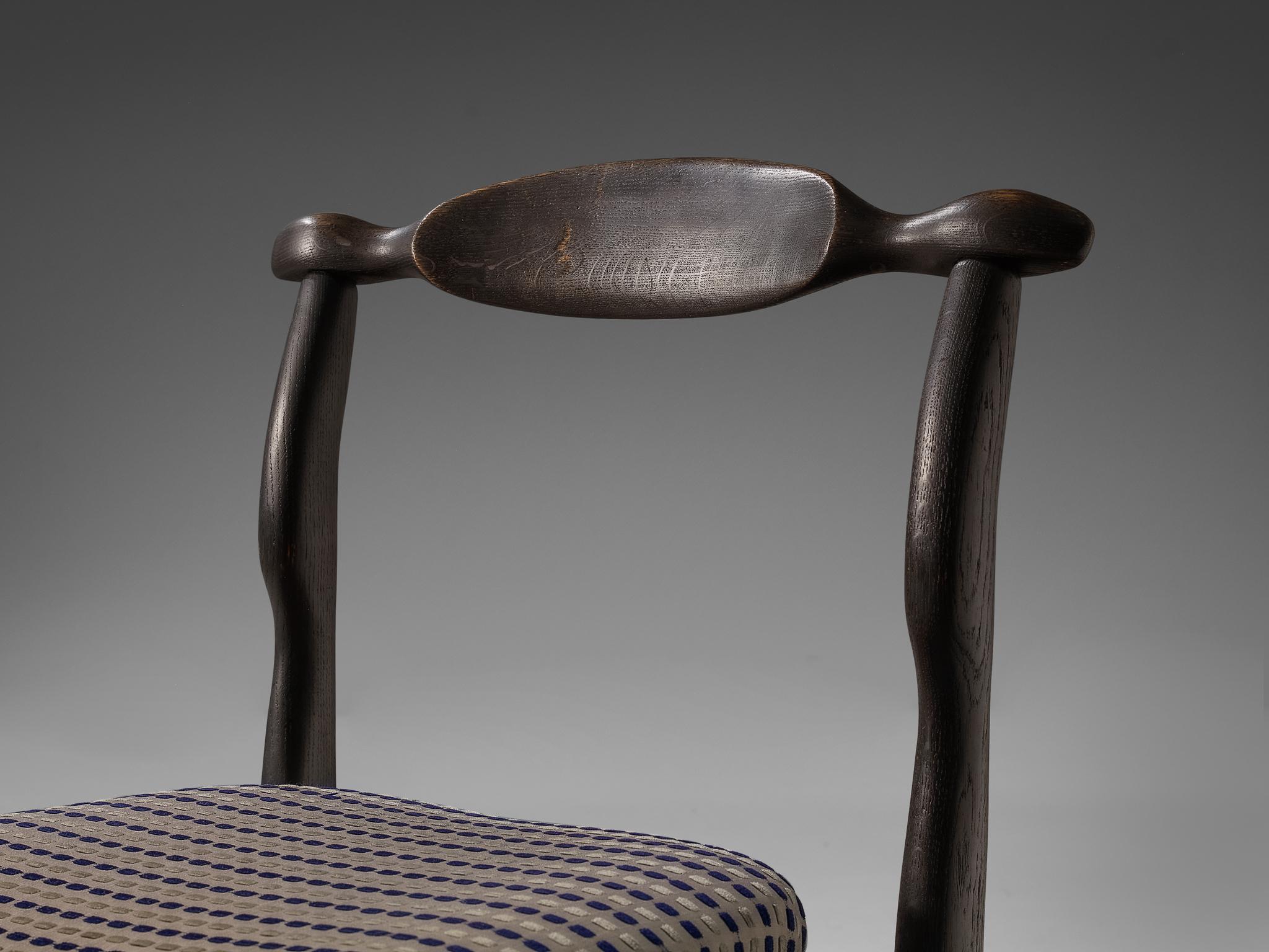 Mid-Century Modern Chaise de salle à manger Fumay en chêne laqué noir Guillerme & Chambron  en vente