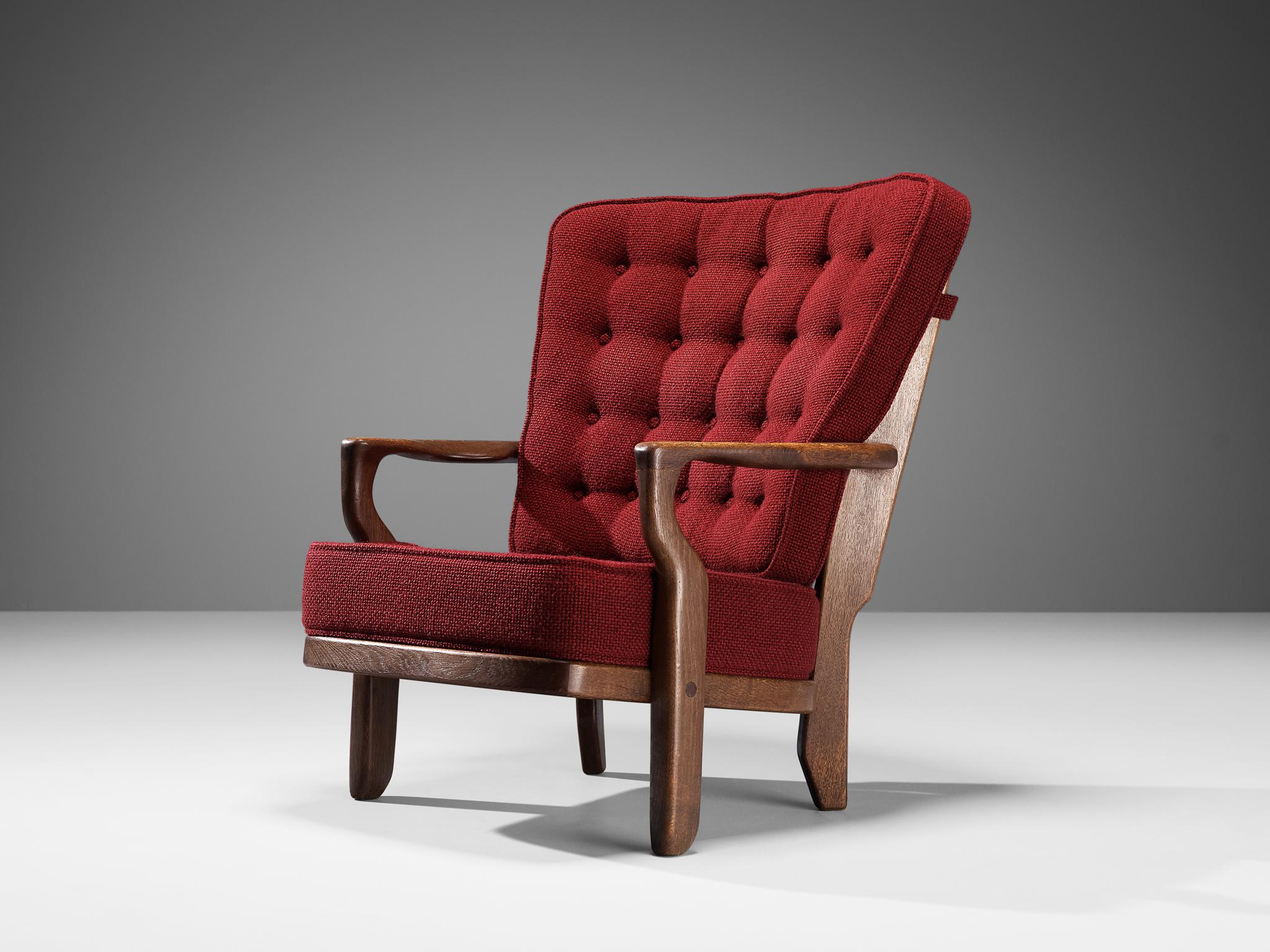 Guillerme & Chambron pour Votre Maison, chaise longue modèle 'Mid Repos', chêne, laine, France, années 1960

Guillerme et Chambron sont connus pour leurs meubles en chêne massif de haute qualité, dont celui-ci est un autre exemple. Cette chaise à