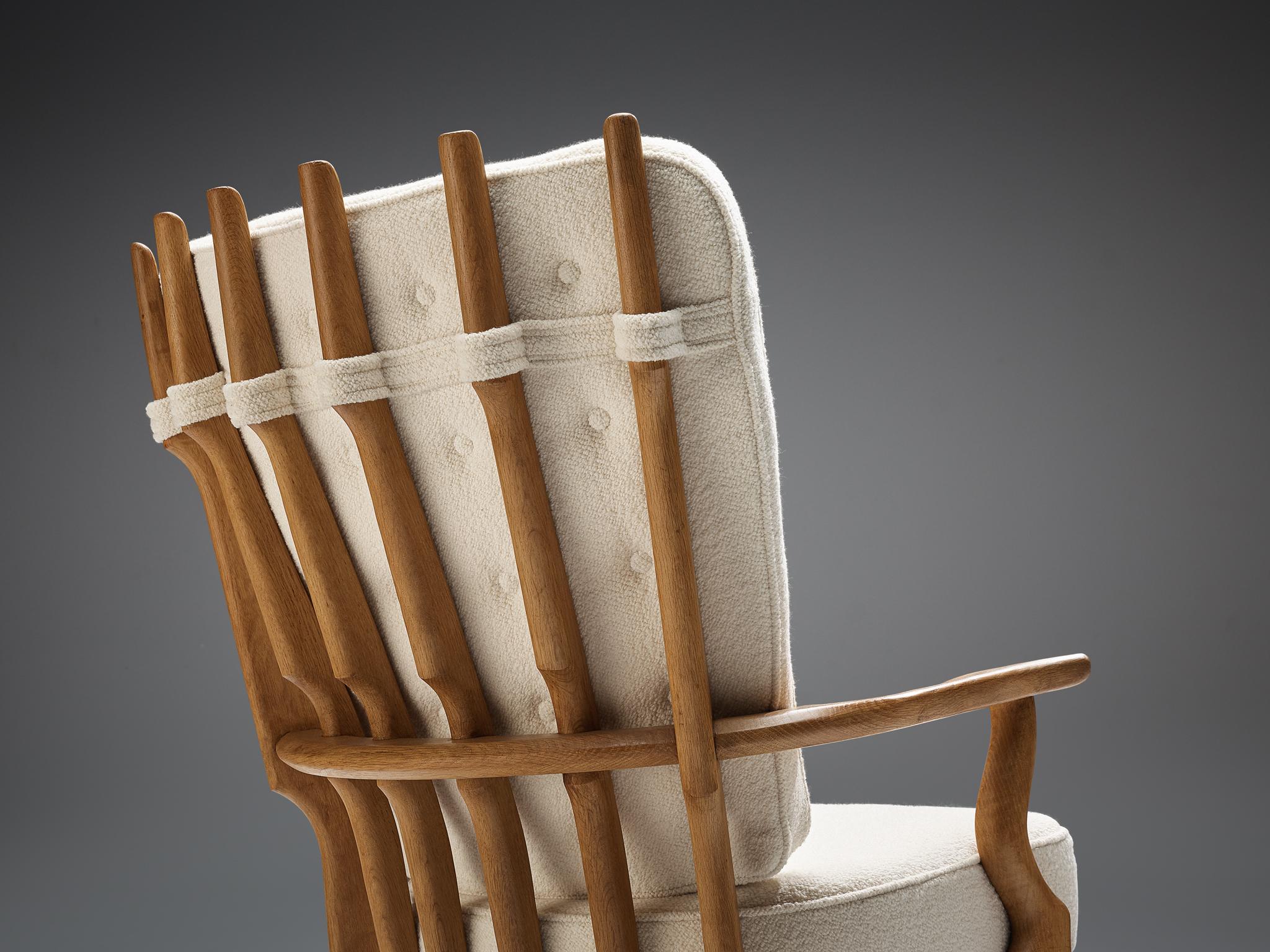 French Guillerme & Chambron 'Grand Repos' Lounge Chair in Oak and White Upholstery 