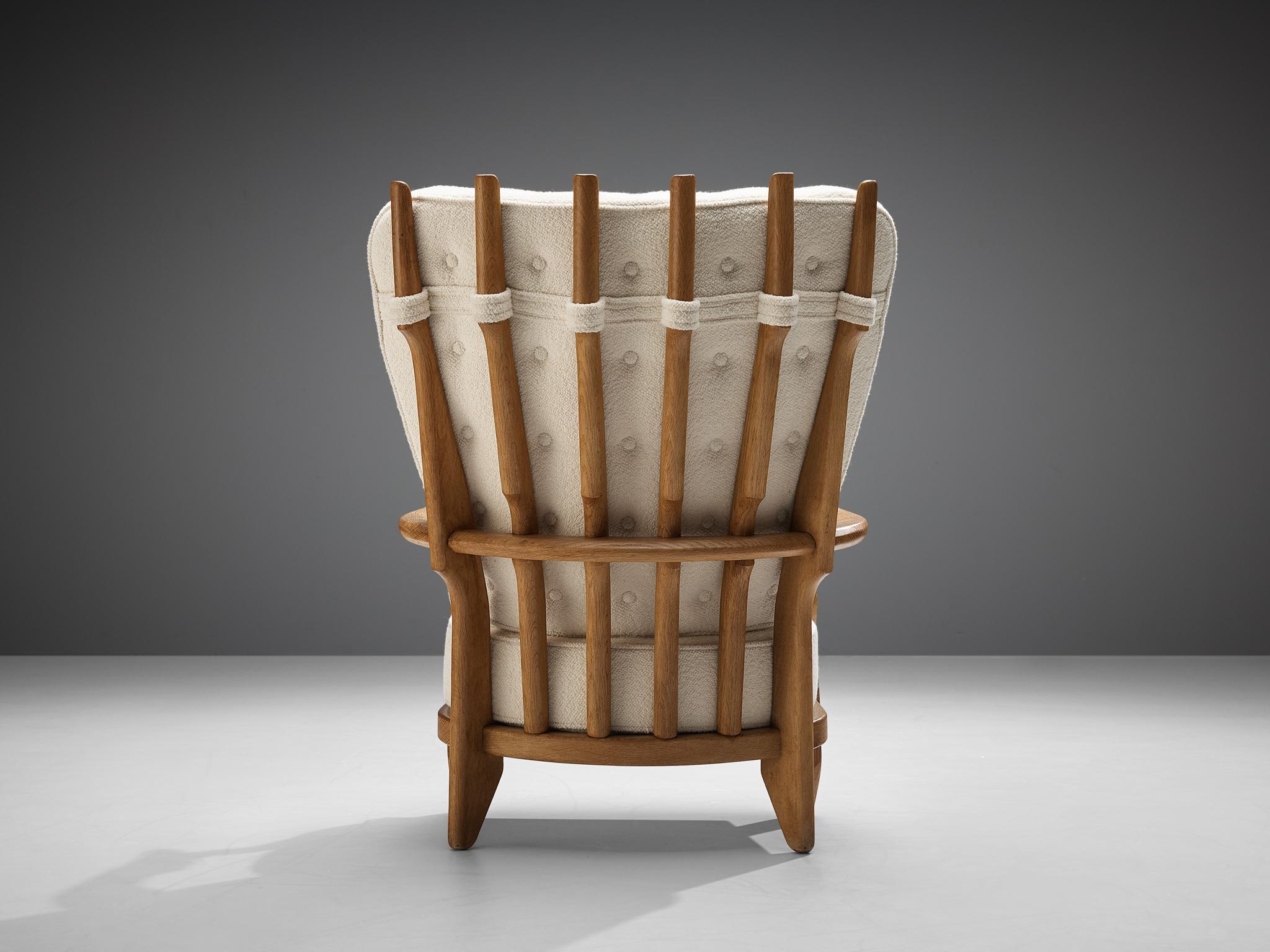 Mid-20th Century Guillerme & Chambron 'Grand Repos' Lounge Chair in Oak and White Upholstery 