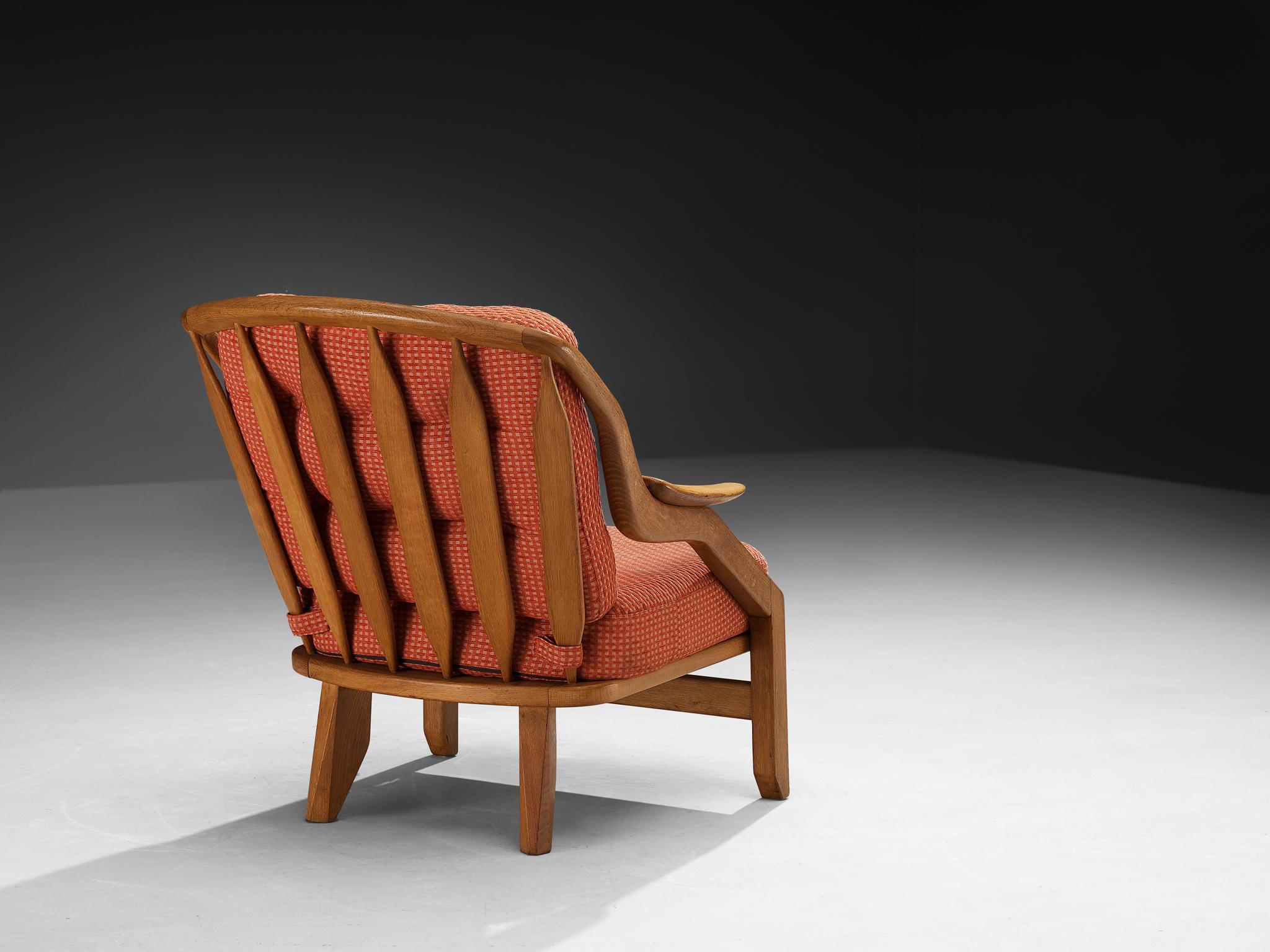 Guillerme et Chambron para Votre Maison, Sillón 'Gregoire', tela, roble, Francia, años 60

Esta silla destaca por su silueta escultural, sobre todo vista de lado. Los reposabrazos pequeños y puntiagudos y las patas y el armazón perfectamente