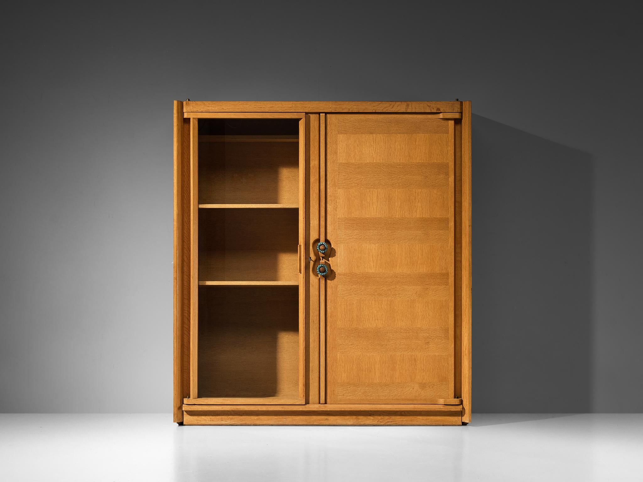 Guillerme & Chambron Highboard in Oak Glass and Ceramic Handles In Good Condition For Sale In Waalwijk, NL