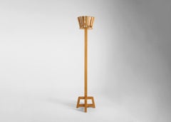 Stehlampe Guillerme & Chambron, Lampadaire aus vergoldeten Eichenholz, Frankreich, um 1960