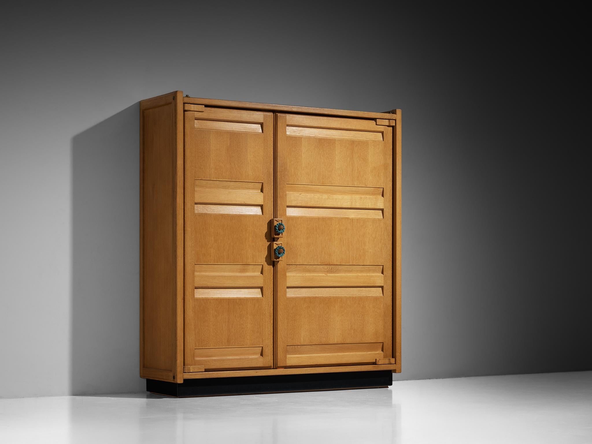 Guillerme & Chambron Armadio grande o guardaroba in Oak massiccio in vendita 1