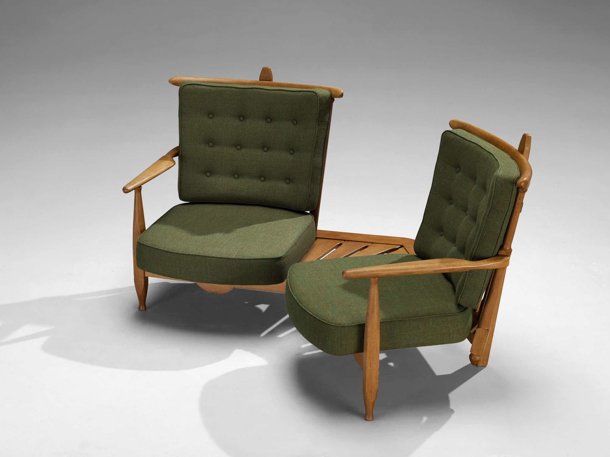 Ensemble Guillerme & Chambron avec table d'appoint en chêne massif et tissu vert en vente 5