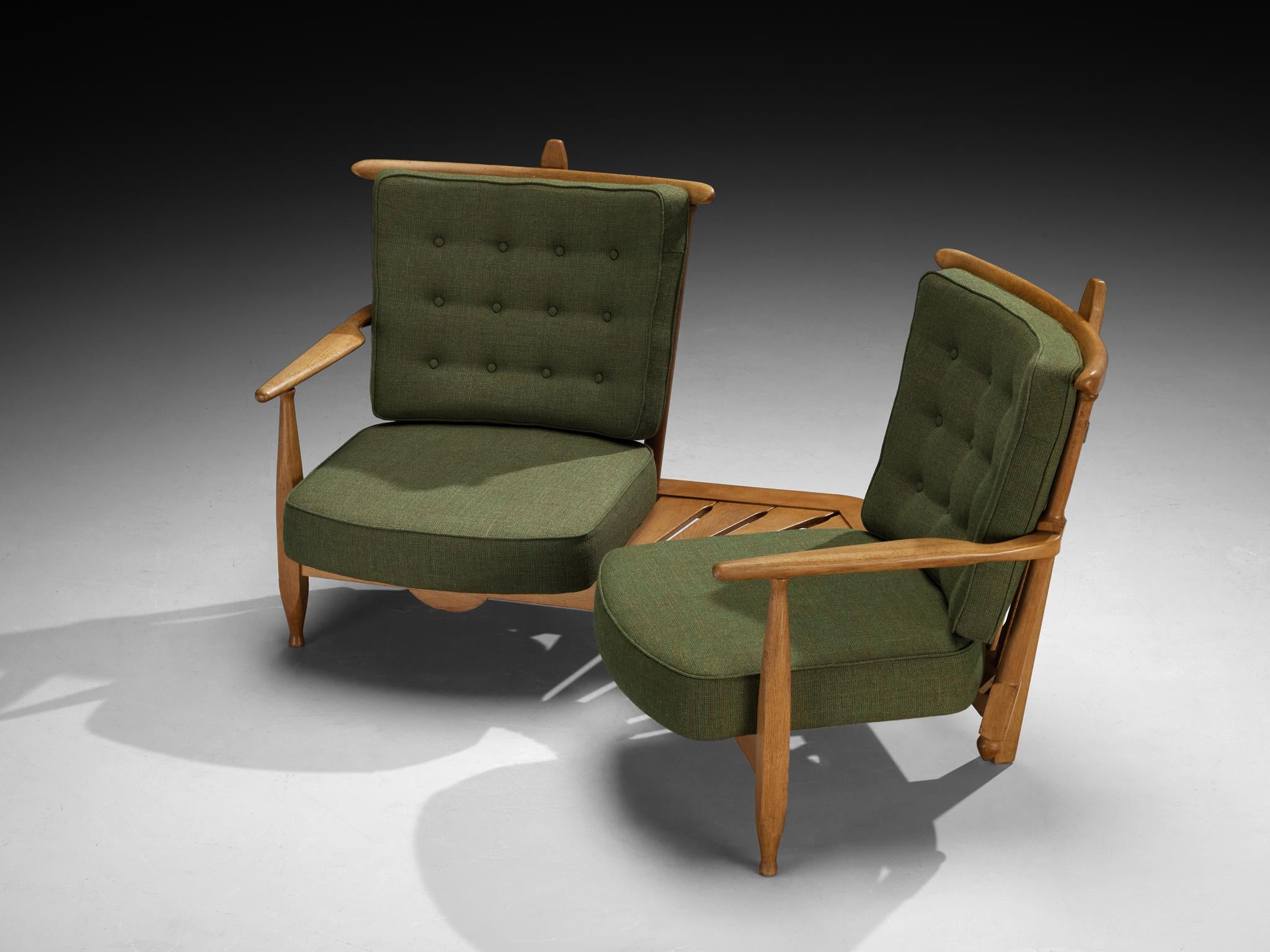Guillerme & Chambron Lounge-Set mit Beistelltisch aus massiver Eiche und grünem Stoff im Zustand „Gut“ im Angebot in Waalwijk, NL