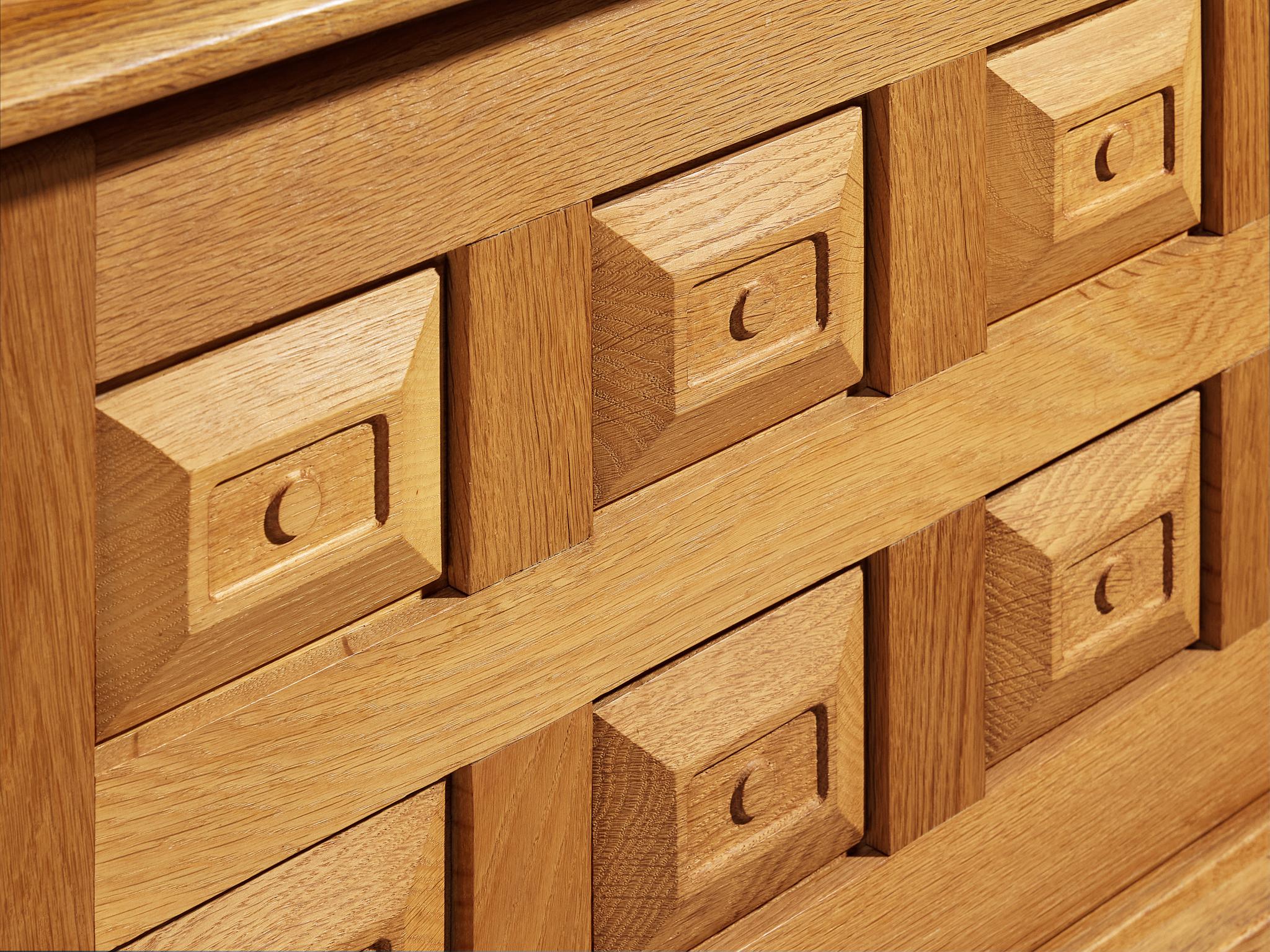 Credenza 'Mathias' di Guillerme & Chambron in Oak e ottone in vendita 3
