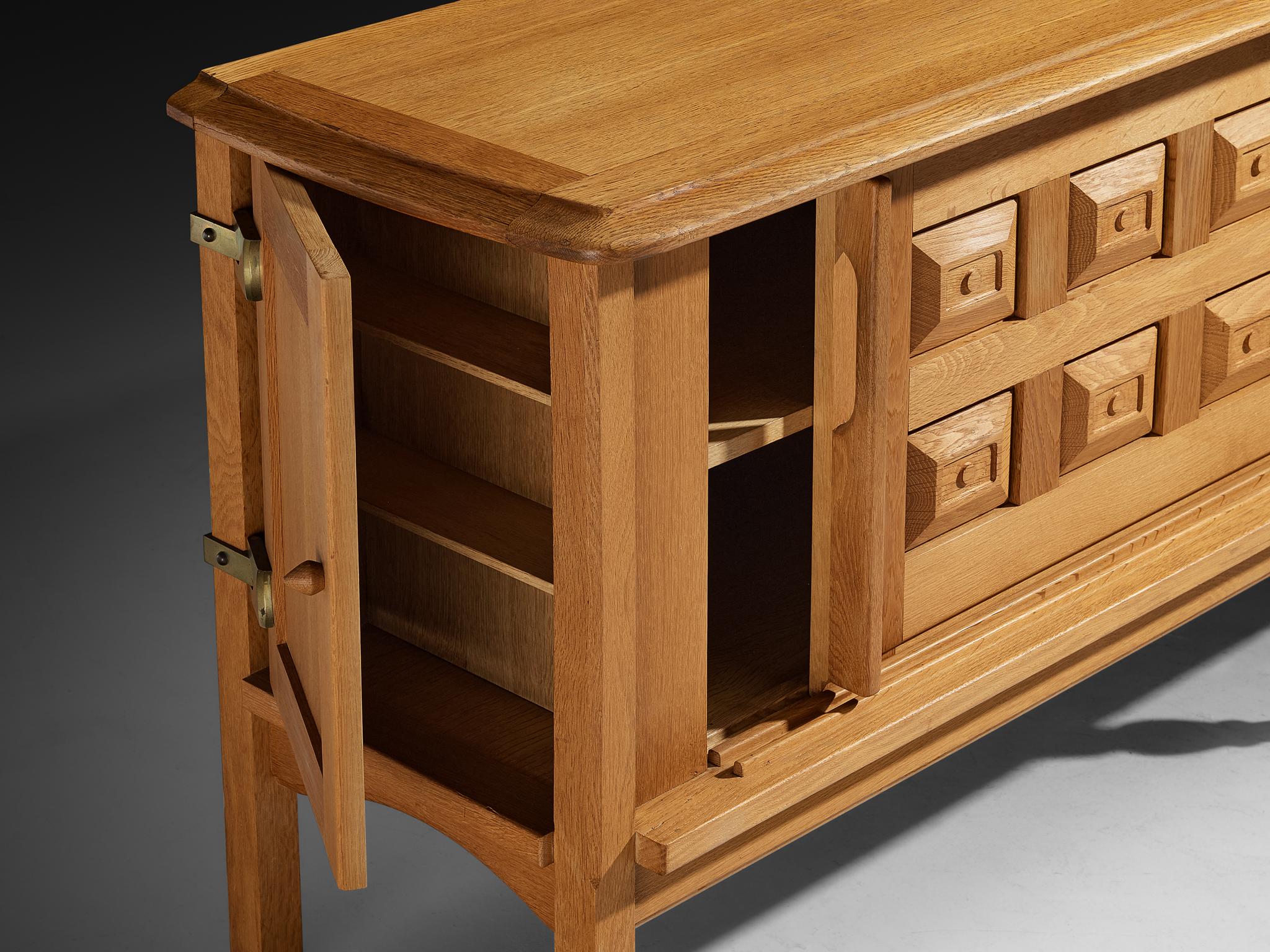 Ottone Credenza 'Mathias' di Guillerme & Chambron in Oak e ottone in vendita