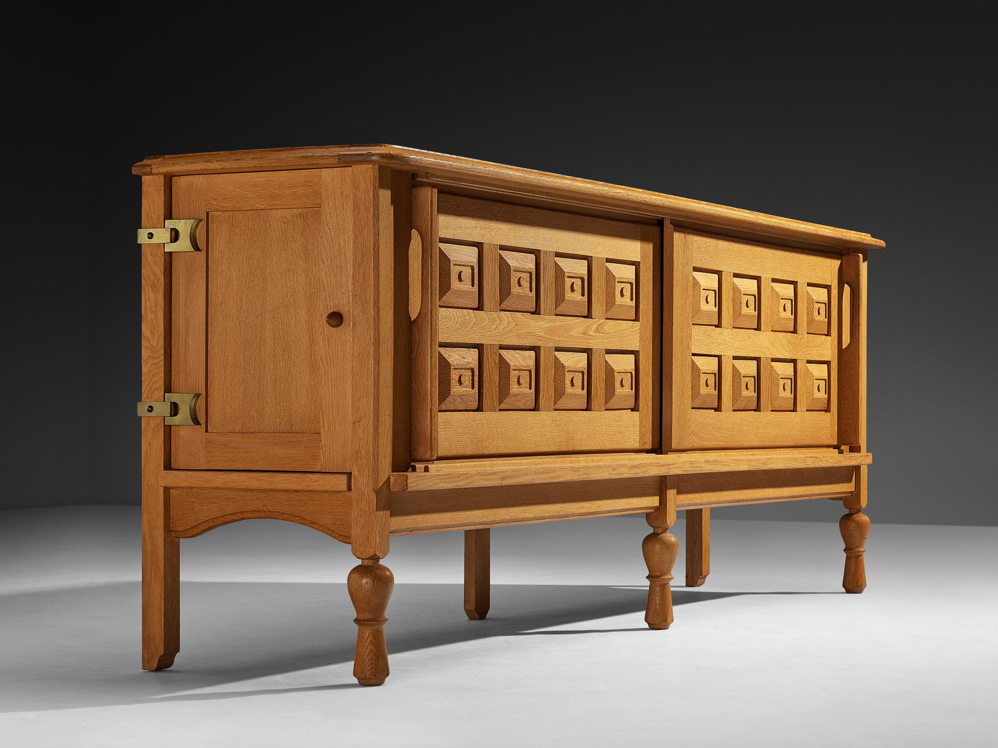 Credenza 'Mathias' di Guillerme & Chambron in Oak e ottone in vendita 1