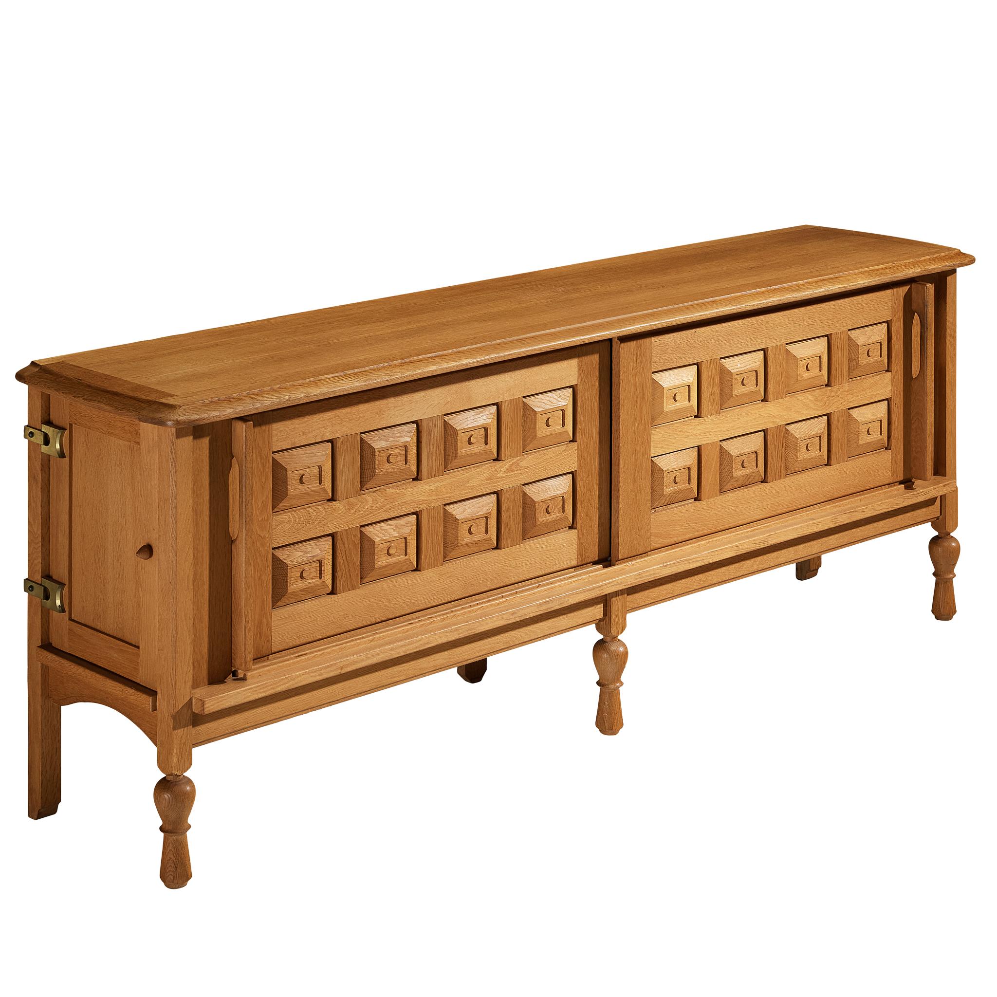 Credenza 'Mathias' di Guillerme & Chambron in Oak e ottone in vendita