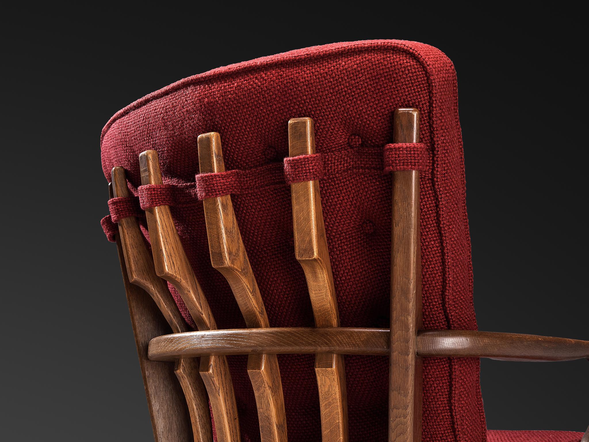 Silla de salón Guillerme Chambron 'Mid Repos' en roble y tapicería roja Moderno de mediados de siglo en venta