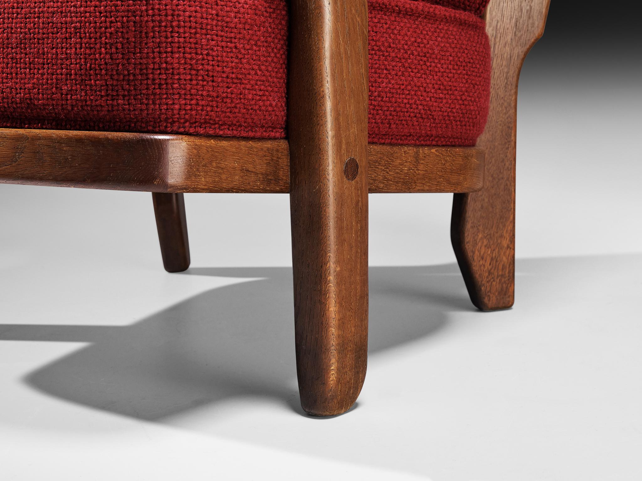 Silla de salón Guillerme Chambron 'Mid Repos' en roble y tapicería roja en venta 2