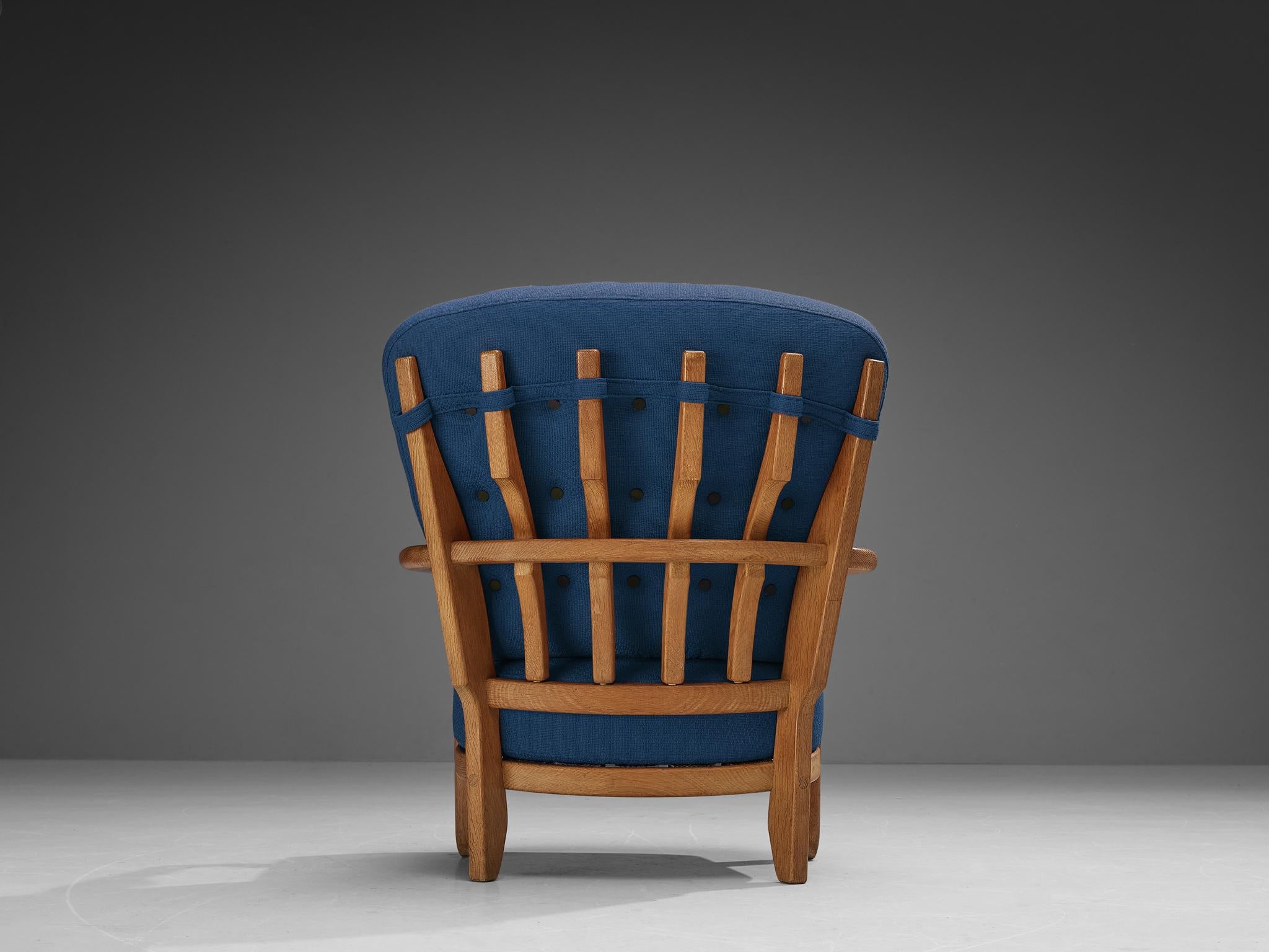 Mid-Century Modern Guillerme & Chambron 'Mid Repos' Lounge Chair in Oak and Blue Wool For Sale