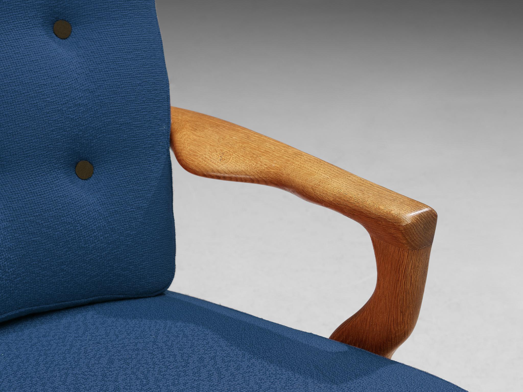 Guillerme & Chambron 'Mid Repos' Lounge Chair in Oak and Blue Wool In Good Condition For Sale In Waalwijk, NL