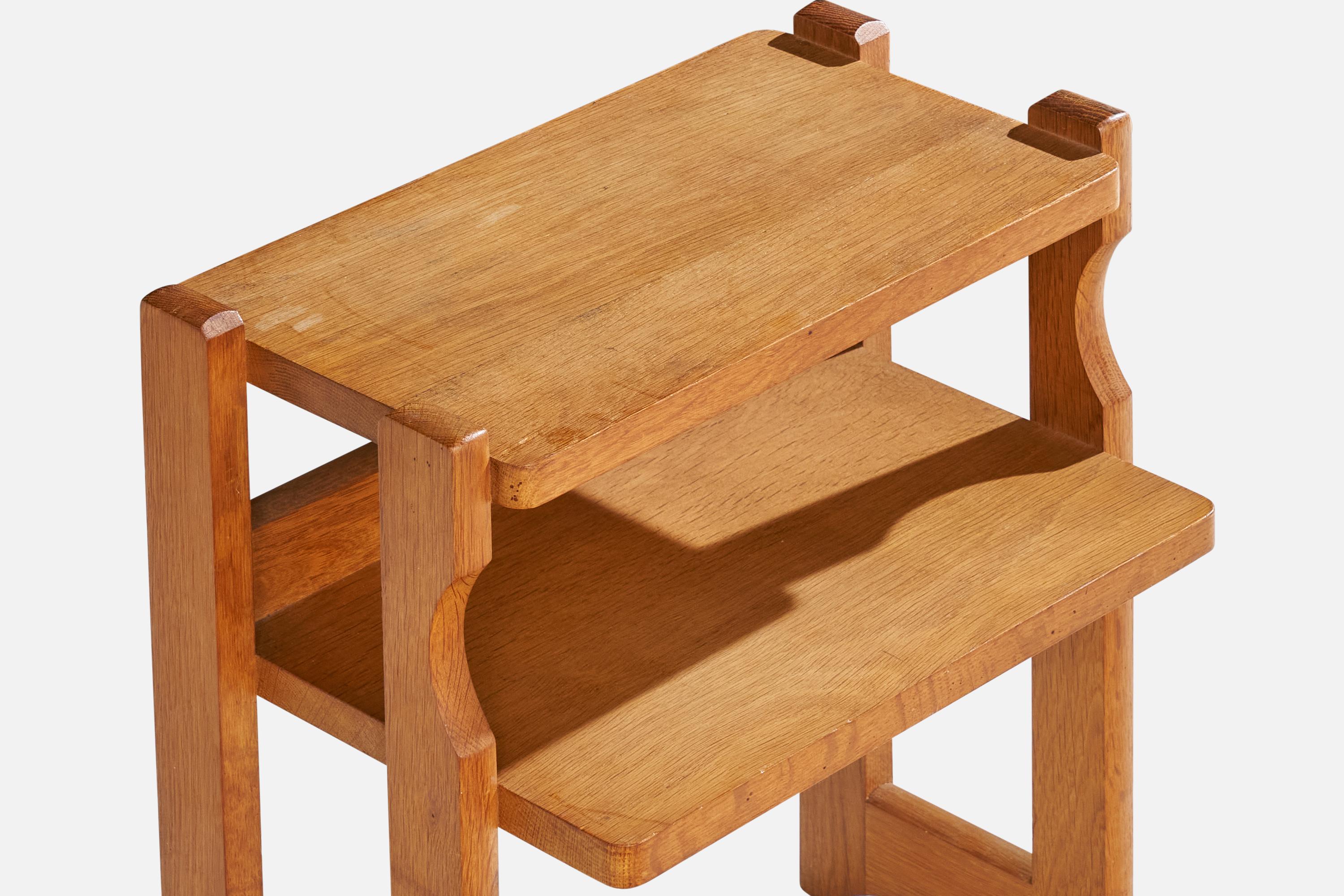 Tables de nuit Guillerme & Chambron, chêne, France, années 1960 en vente 1