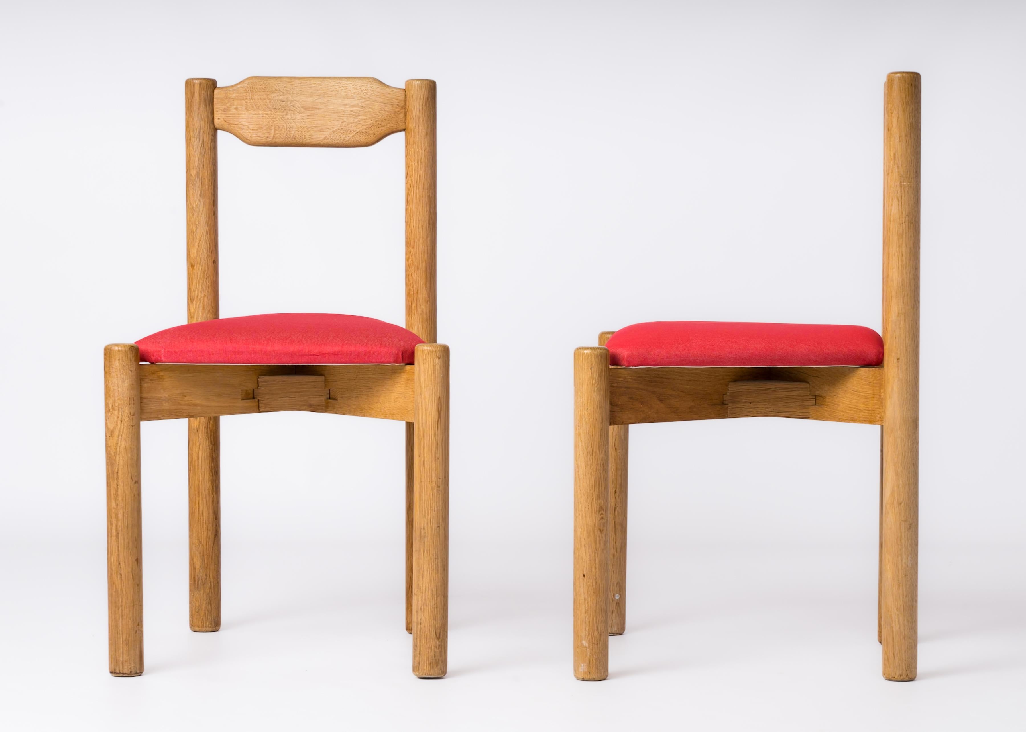 Minimalist Guillerme & Chambron Oak Chairs w. Red Fabric Upholstery - France 1970's For Sale