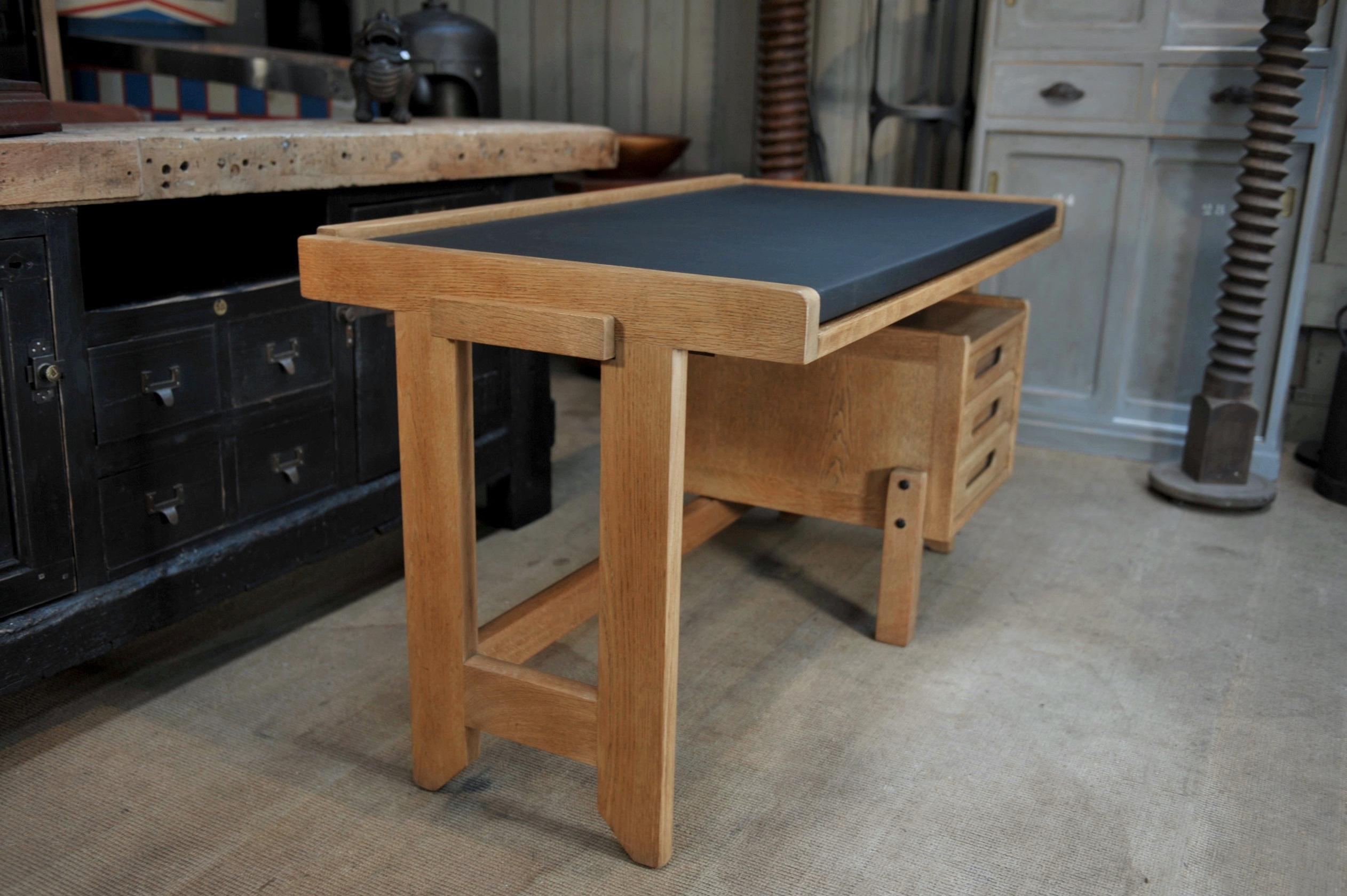 Mid-Century Modern Guillerme & Chambron Oak Desk with Sliding Side Shelves, circa 1950 For Sale