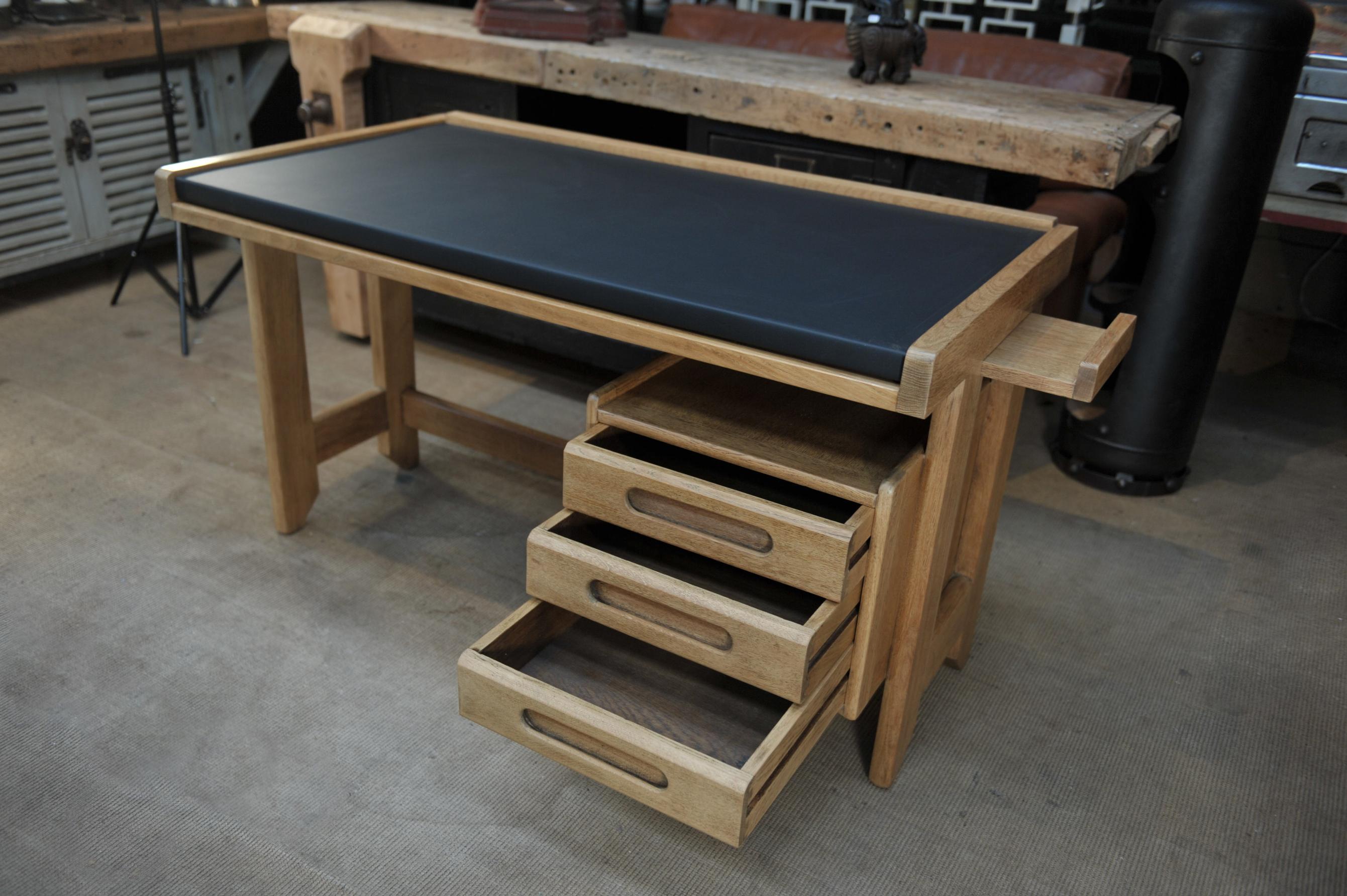 Mid-20th Century Guillerme & Chambron Oak Desk with Sliding Side Shelves, circa 1950 For Sale