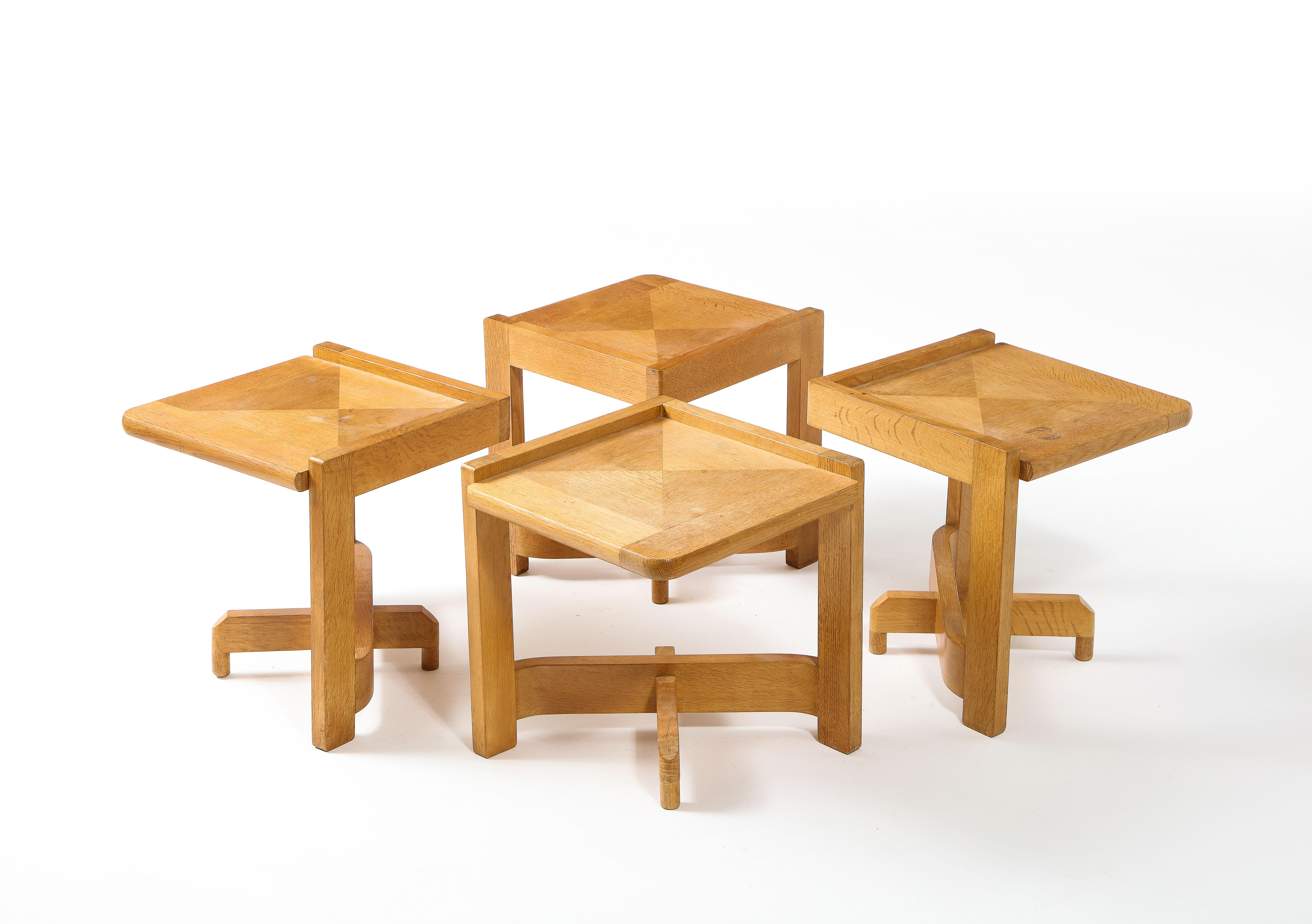 Guillerme & Chambron Oak End Tables, Frankreich 1950er Jahre im Angebot 3