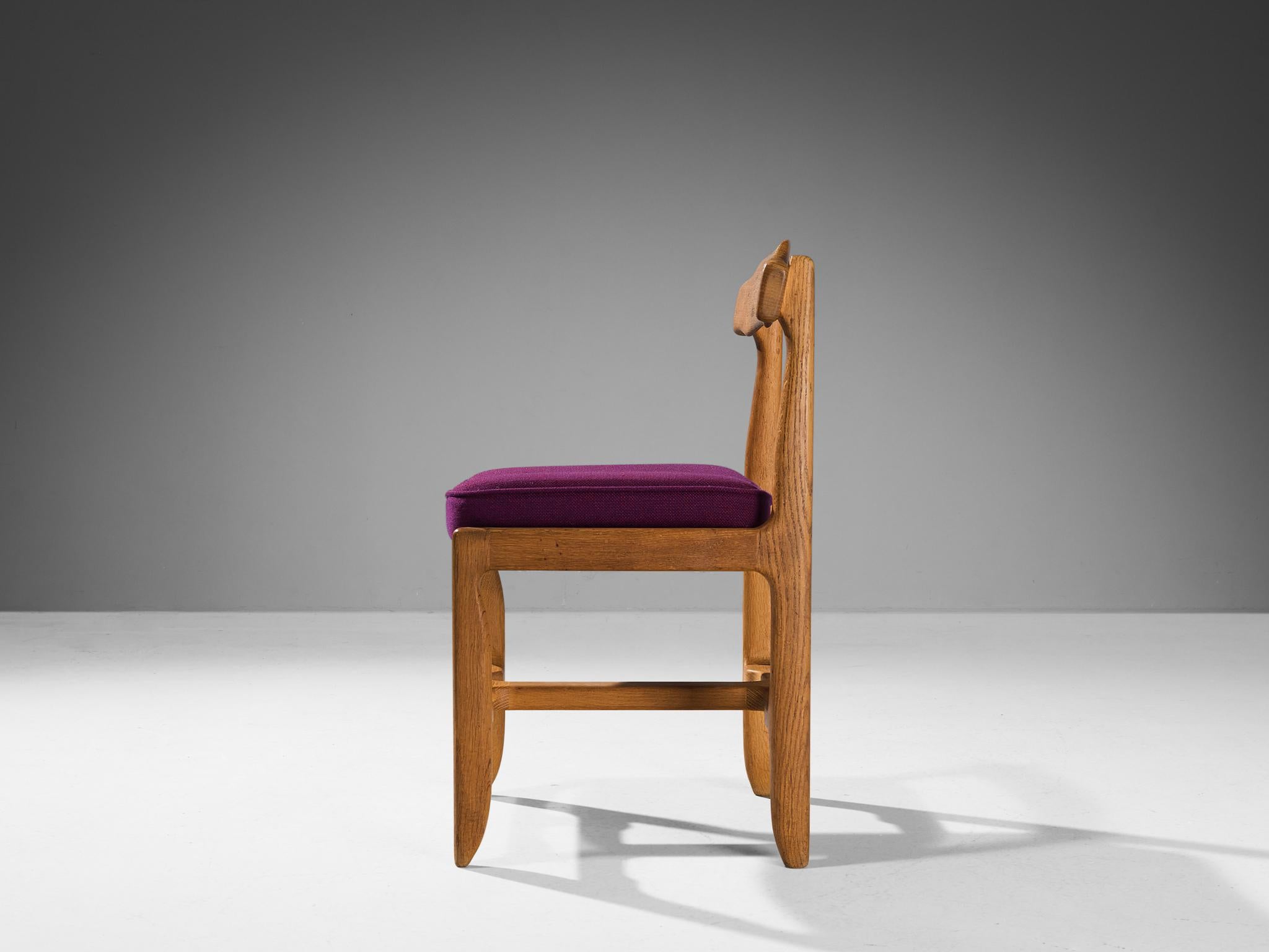 Mid-Century Modern Guillerme and Chambron Paire de chaises de salle à manger en Oak Oak et tapisserie violette  en vente