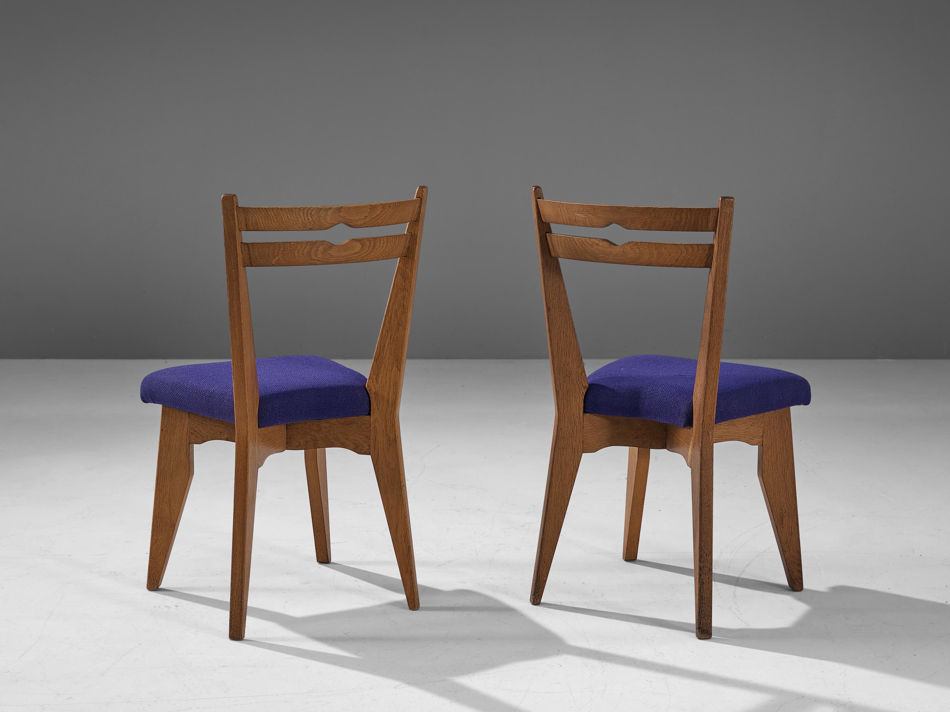 Guillerme & Chambron Pair of Dining Chairs in Oak In Good Condition In Waalwijk, NL