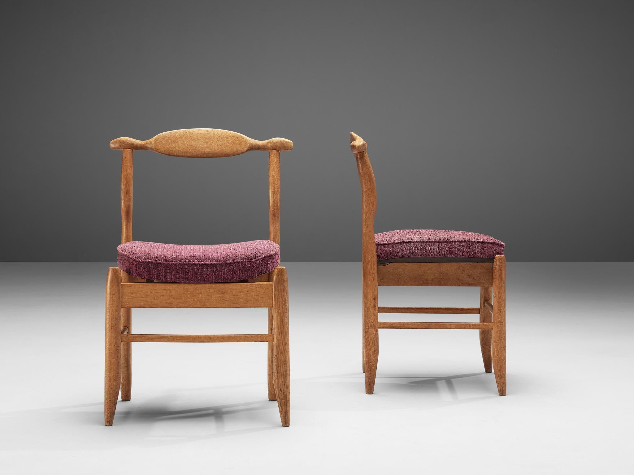 Guillerme & Chambron, Paar „Fumay“-Esszimmerstühle aus Eiche  (Moderne der Mitte des Jahrhunderts) im Angebot