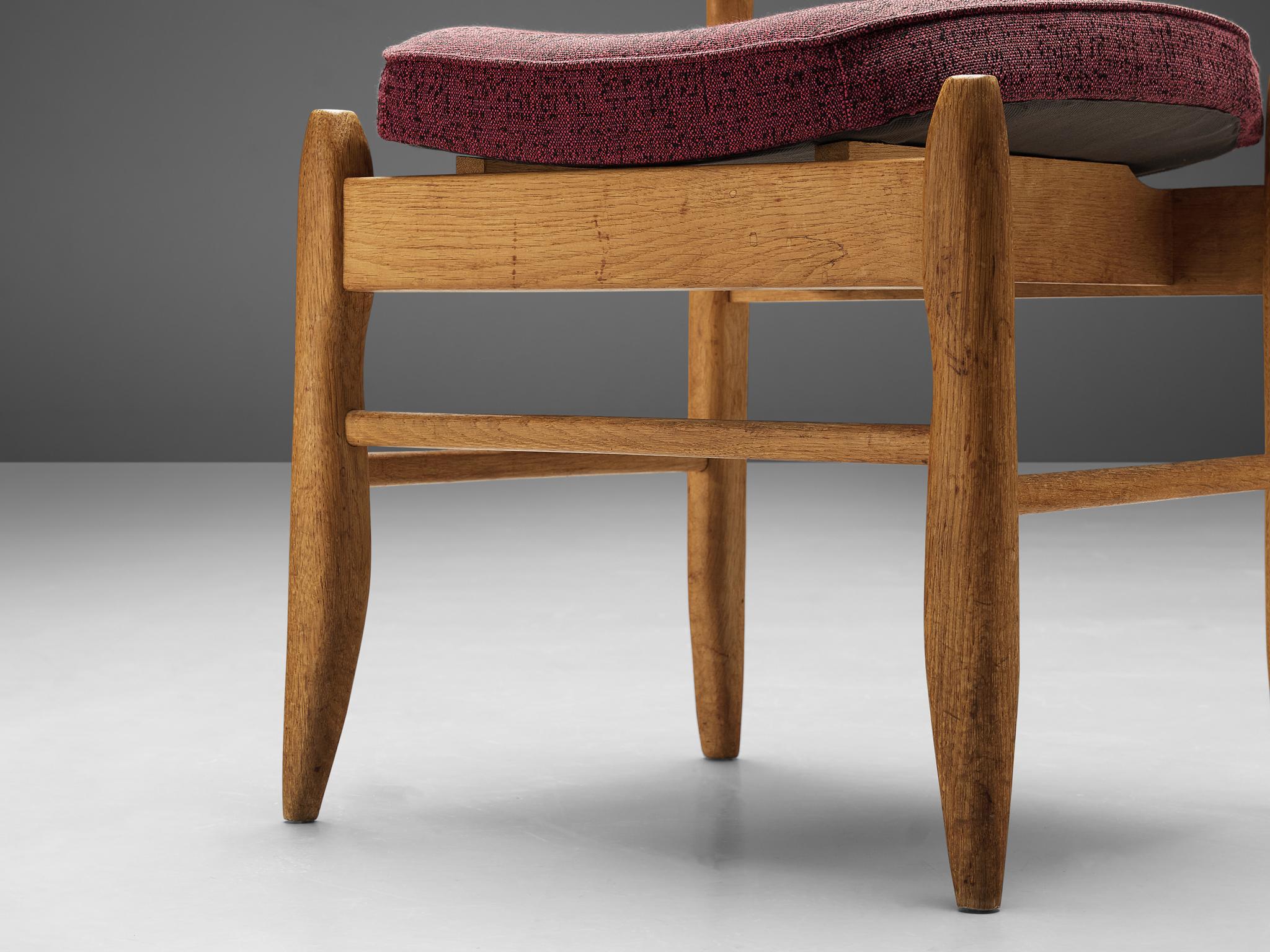 Mid-20th Century Guillerme & Chambron Pair of 'Fumay' Dining Chairs in Oak  For Sale