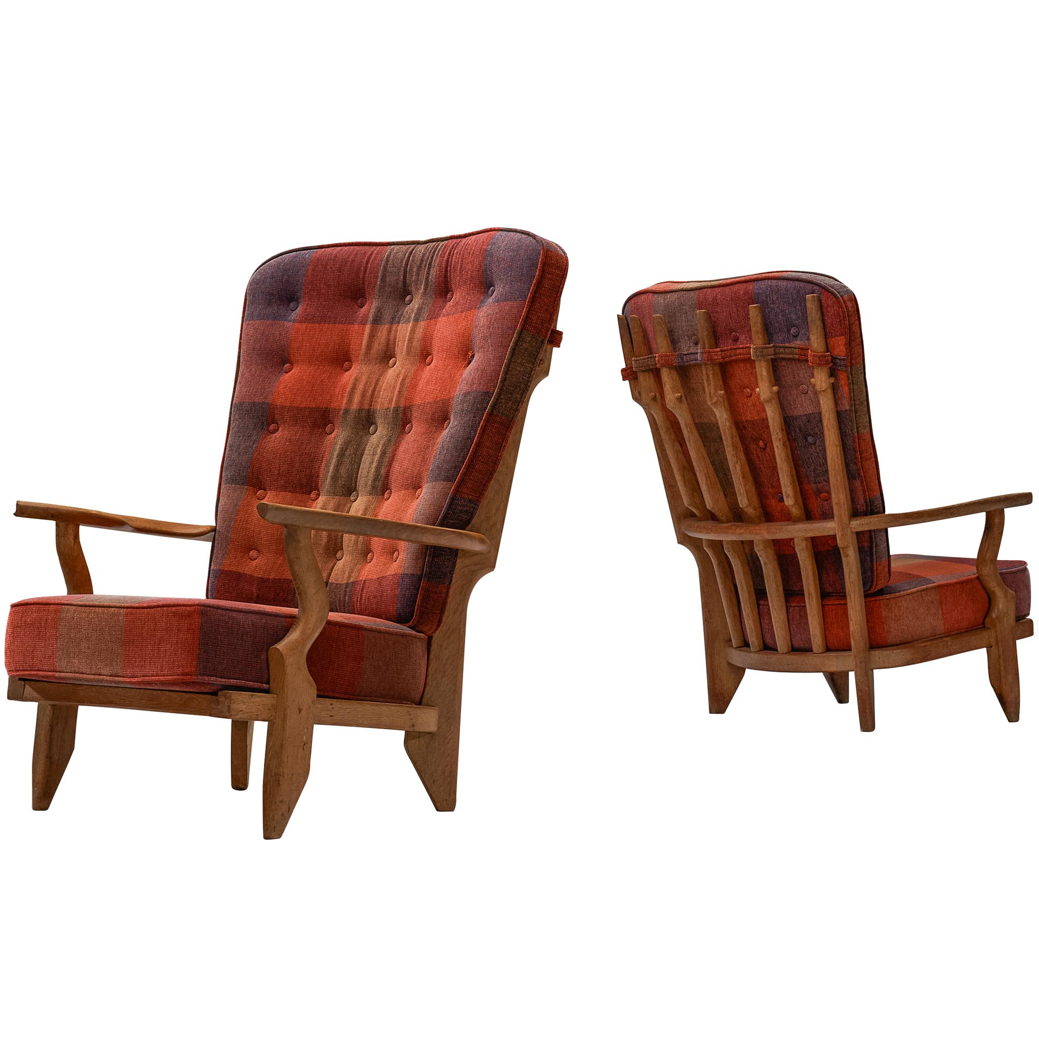 Guillerme & Chambron Ein Paar Sessel 'Grand Repos' aus massiver Eiche