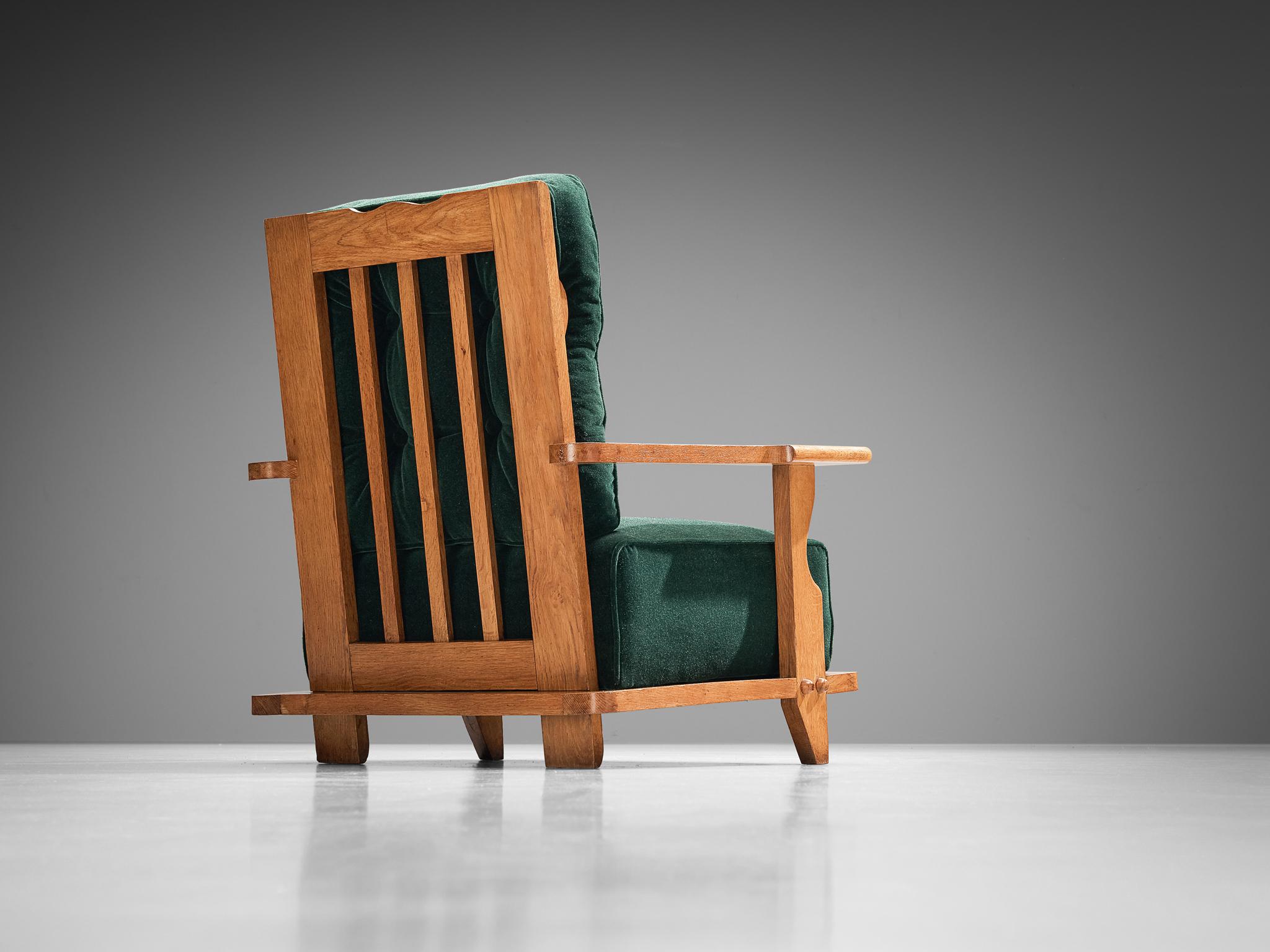 Guillerme & Chambron paire de chaises longues en mohair vert et chêne en vente 1