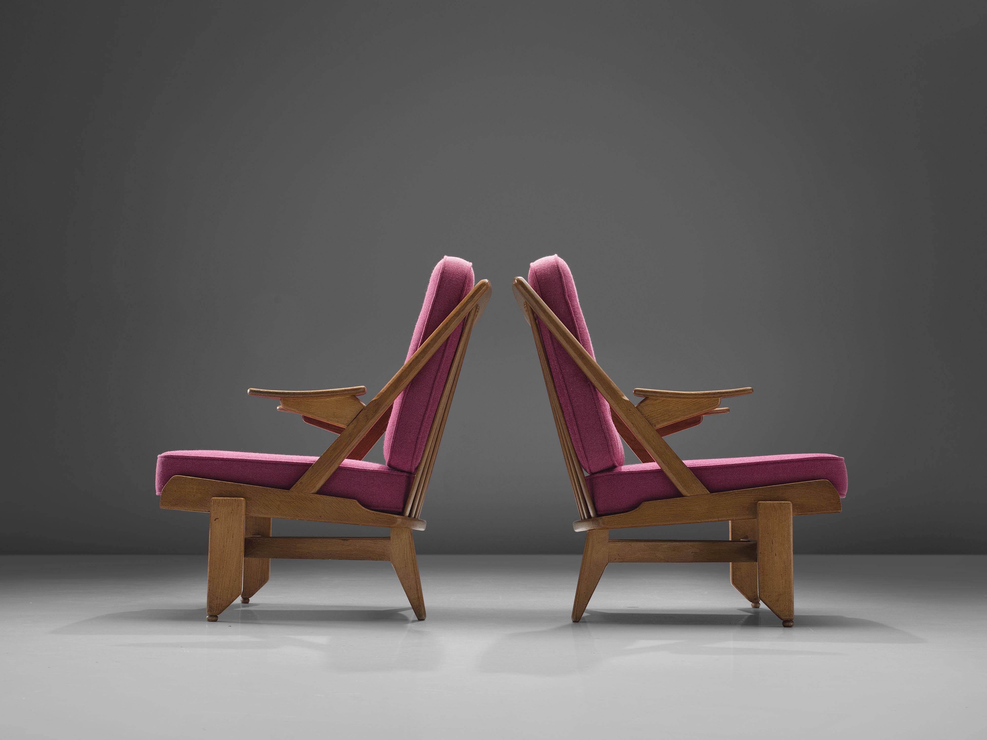 Guillerme & Chambron paire de chaises longues en chêne et tapisserie rose en vente 2