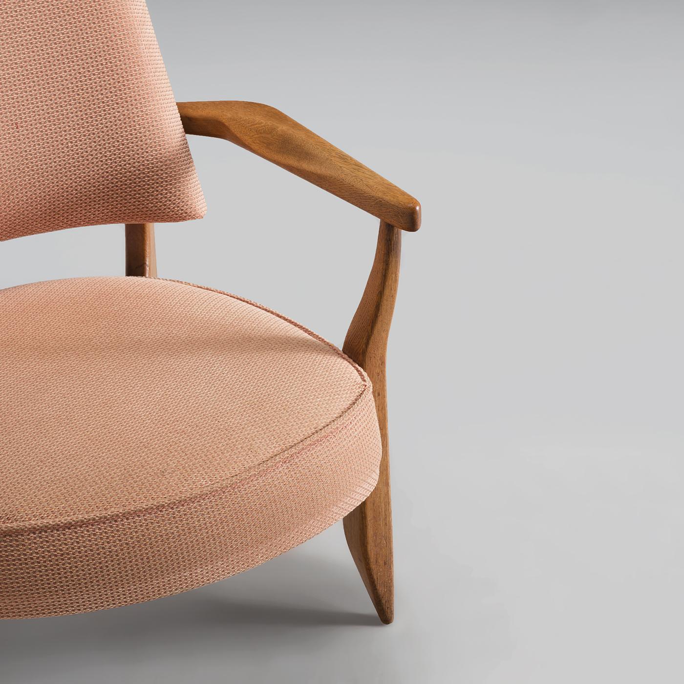 Guillerme & Chambron Pair of Lounge Chairs in Soft Pink Upholstery In Good Condition In Waalwijk, NL