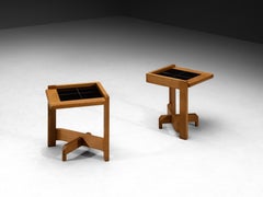 Guillerme & Chambron Coppia di tavolini in Oak massiccio e ceramica