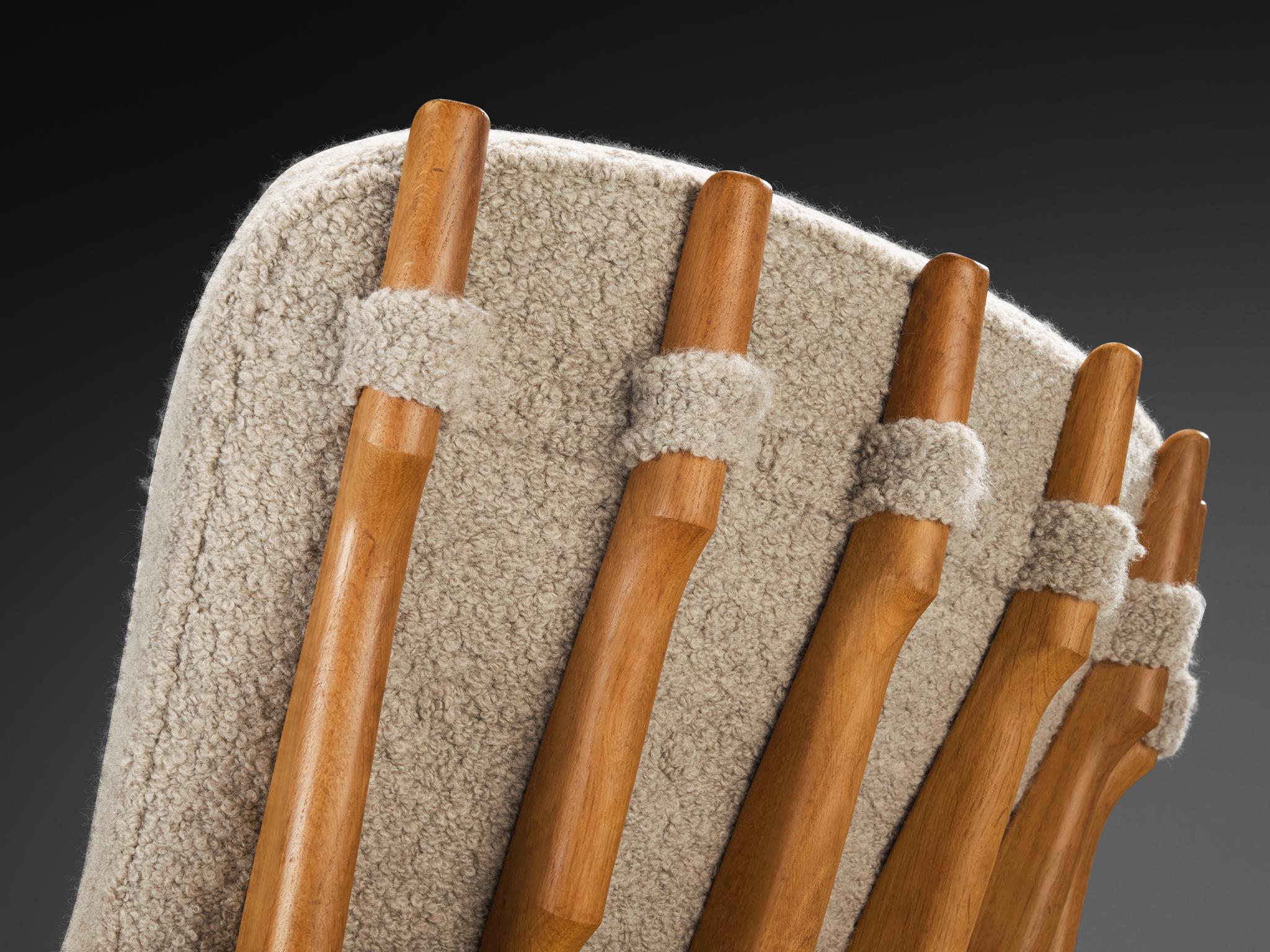 Sedia da salotto 'Petit Repos' di Guillerme & Chambron in Oak massiccio e Bouclé in vendita 3