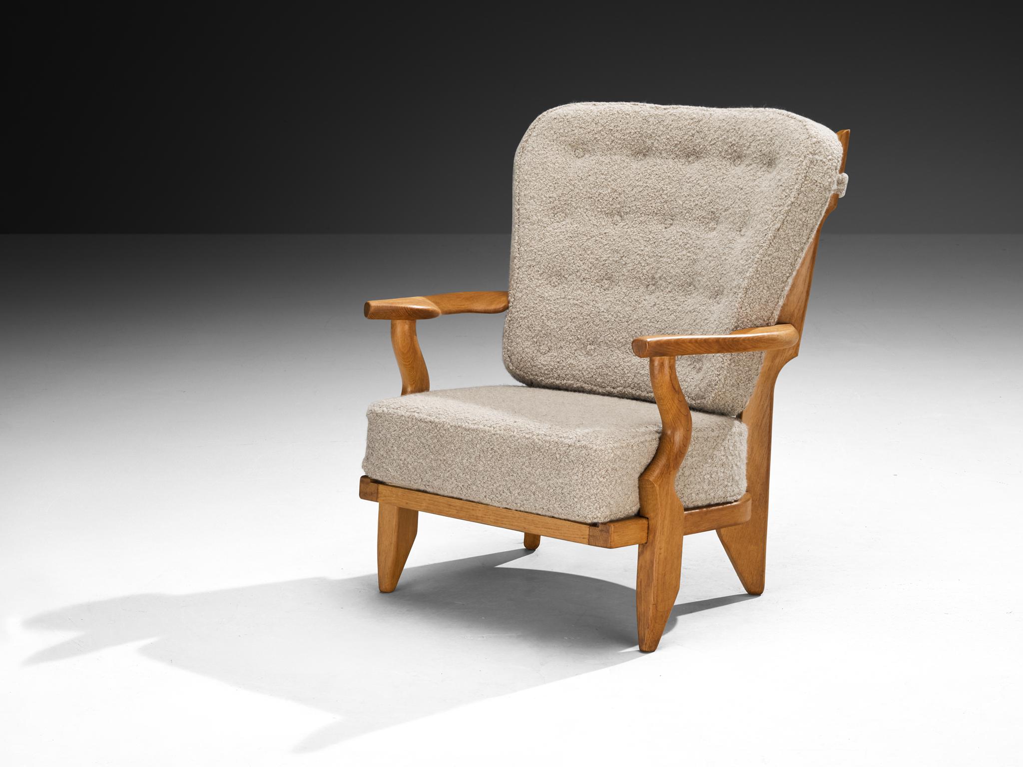 Francese Sedia da salotto 'Petit Repos' di Guillerme & Chambron in Oak massiccio e Bouclé in vendita