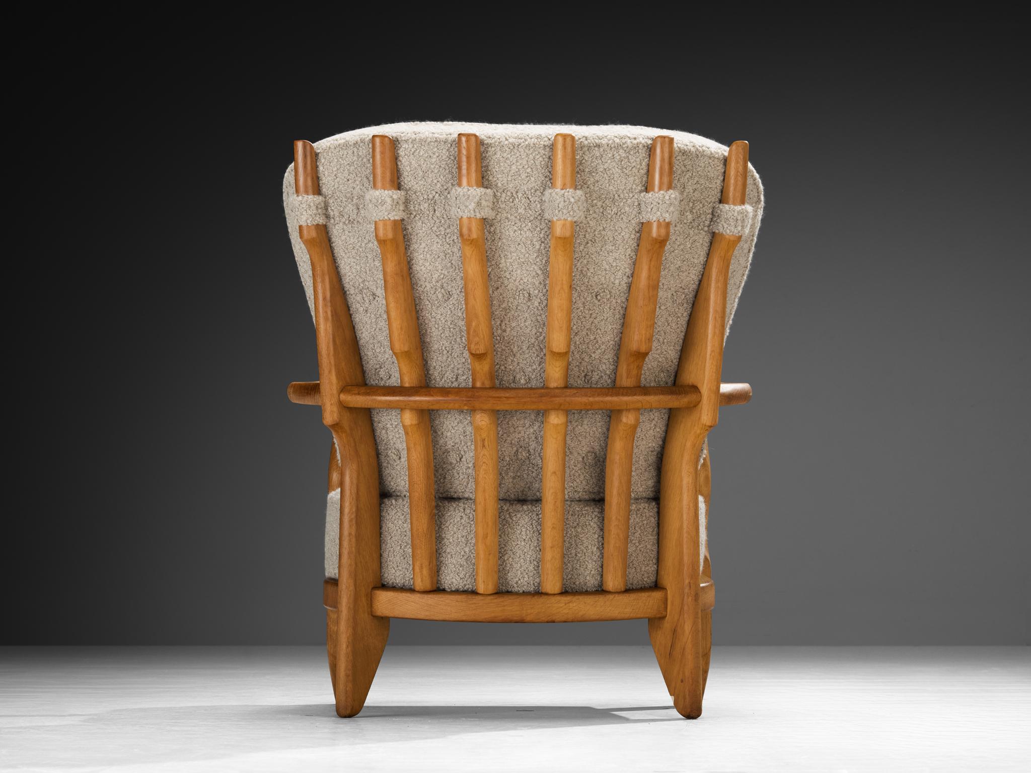 Sedia da salotto 'Petit Repos' di Guillerme & Chambron in Oak massiccio e Bouclé in vendita 1