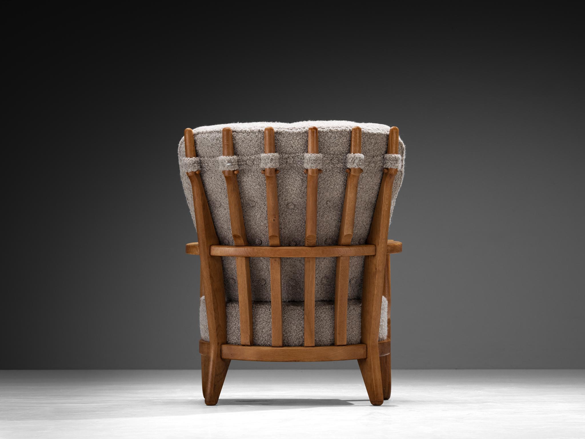 Milieu du XXe siècle Chaise longue 'Petit Repos' de Guillerme & Chambron en Oak Oak massif et tissu Teddy en vente
