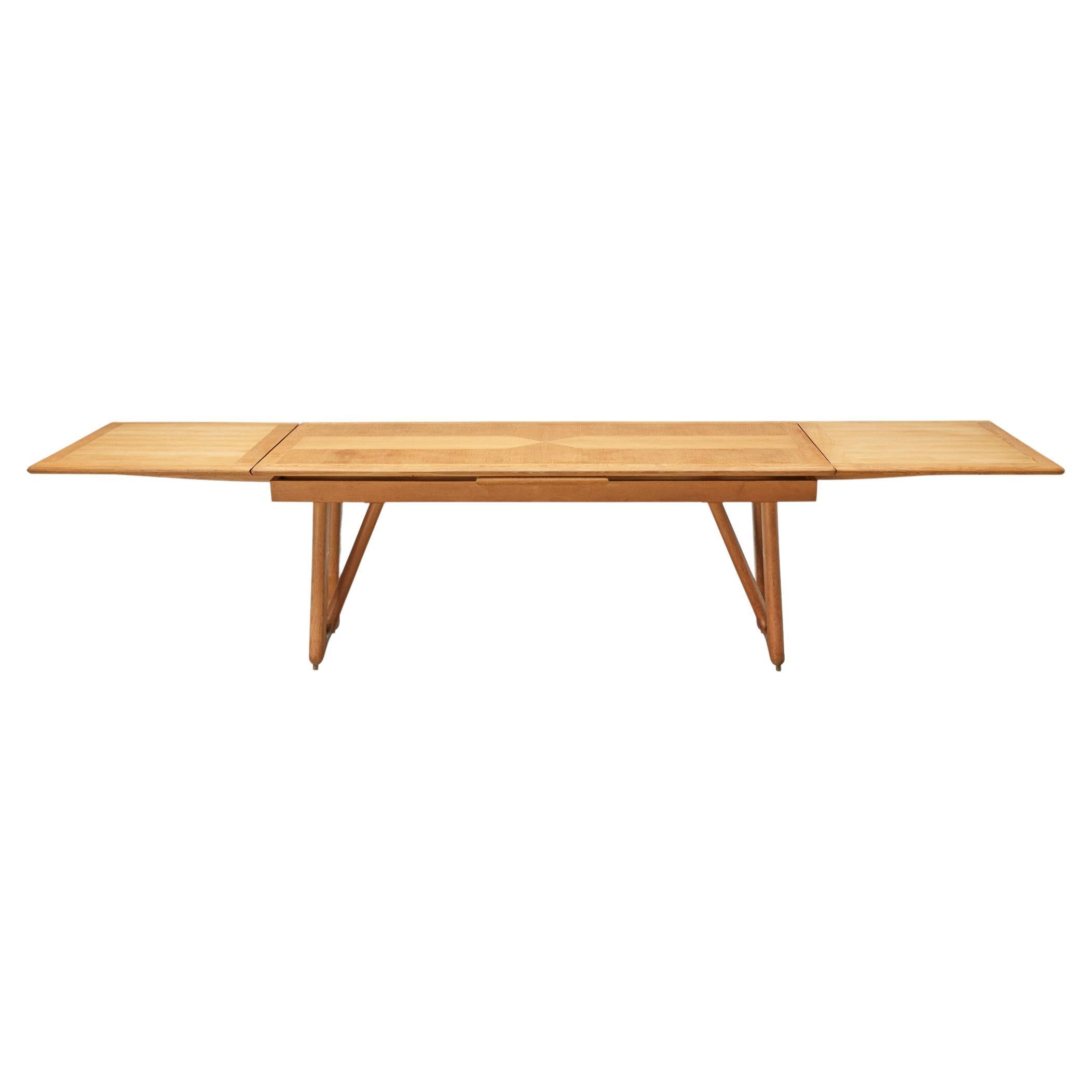 Guillerme & Chambron 'Petronille' Dining Table in Oak