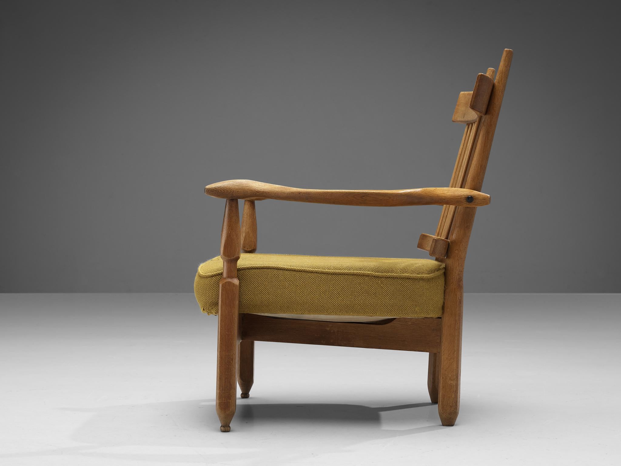 Milieu du XXe siècle Chaise longue Petronille de Guillerme & Chambron, tapissée de chêne et de jaune en vente